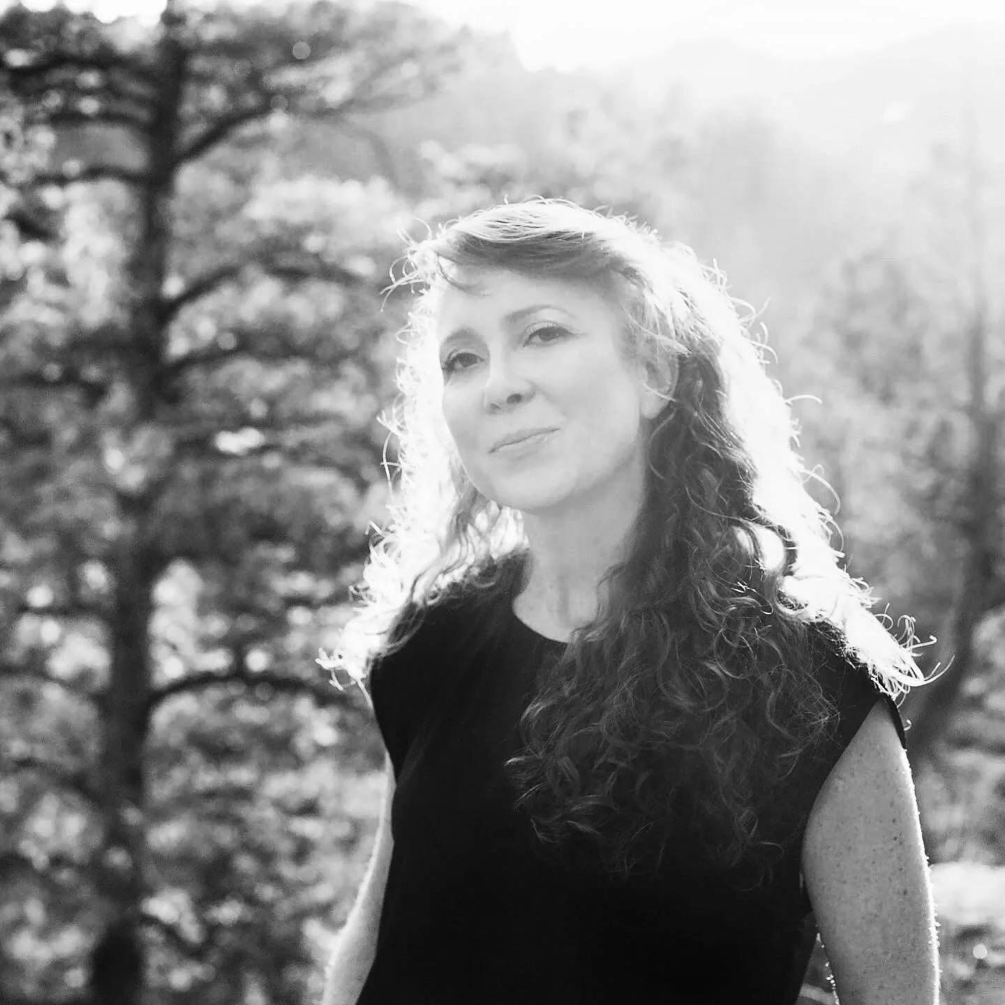 Unsent Show Reader Line Up Reveal 8! 🔥🙌🏽

Introducing Jenna Avriel Rice!

Jenna @redrice_creative is a multi-disciplinary storyteller whose work includes scripted series, documentary work, photography, writing and multimedia-installations. Her wor