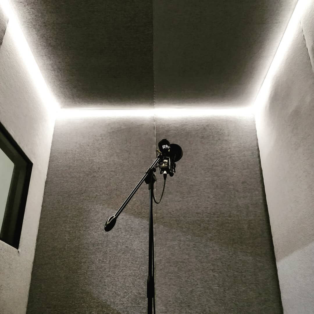 Just finished a new project for Bakbak Technologies, indiranagar . A complete studio setup for Recording , mixing and mastering . Contact us at +91 9740710550 for more info.
#soundproofing #newstudio #recordingstudio  #vocalbooth #buildyourownstudio