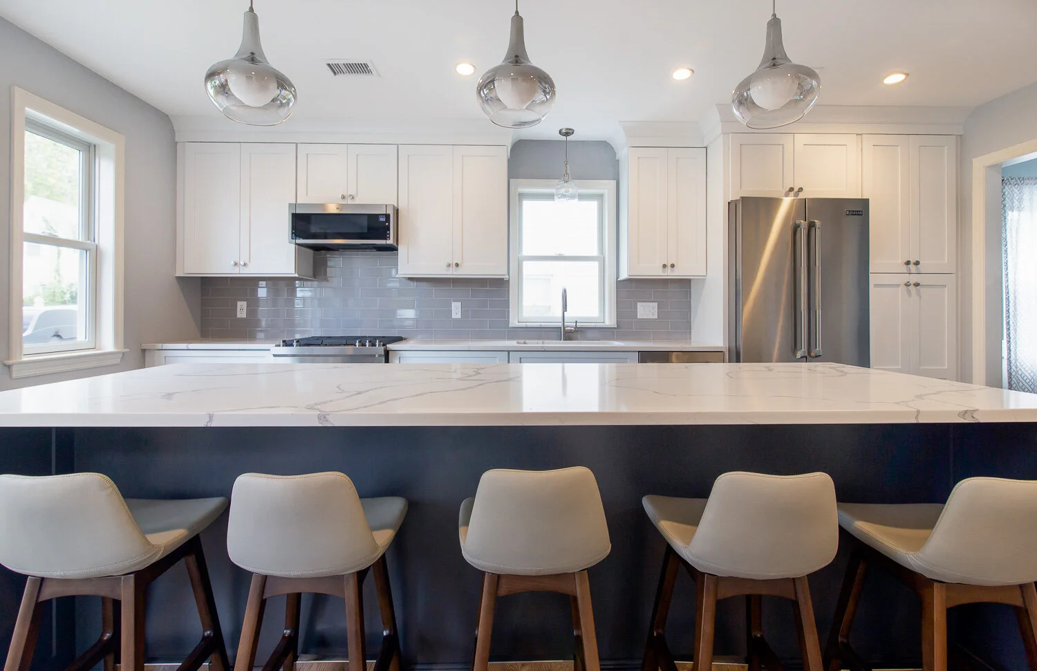 large_island_white_kitchen_4.jpg