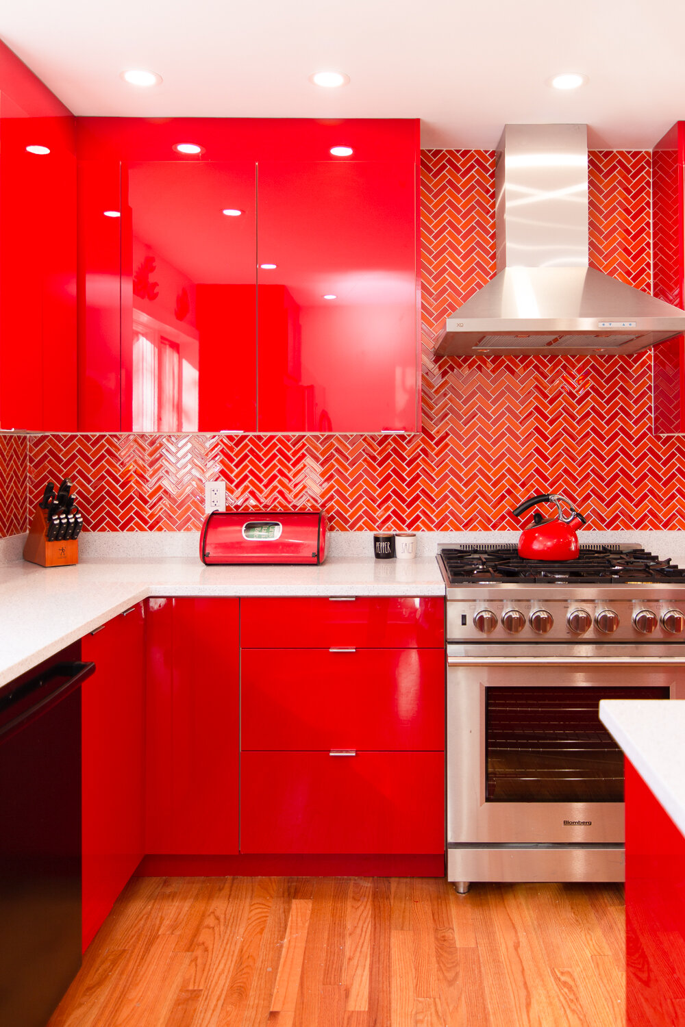 red_kitchen_vertical_-.jpg
