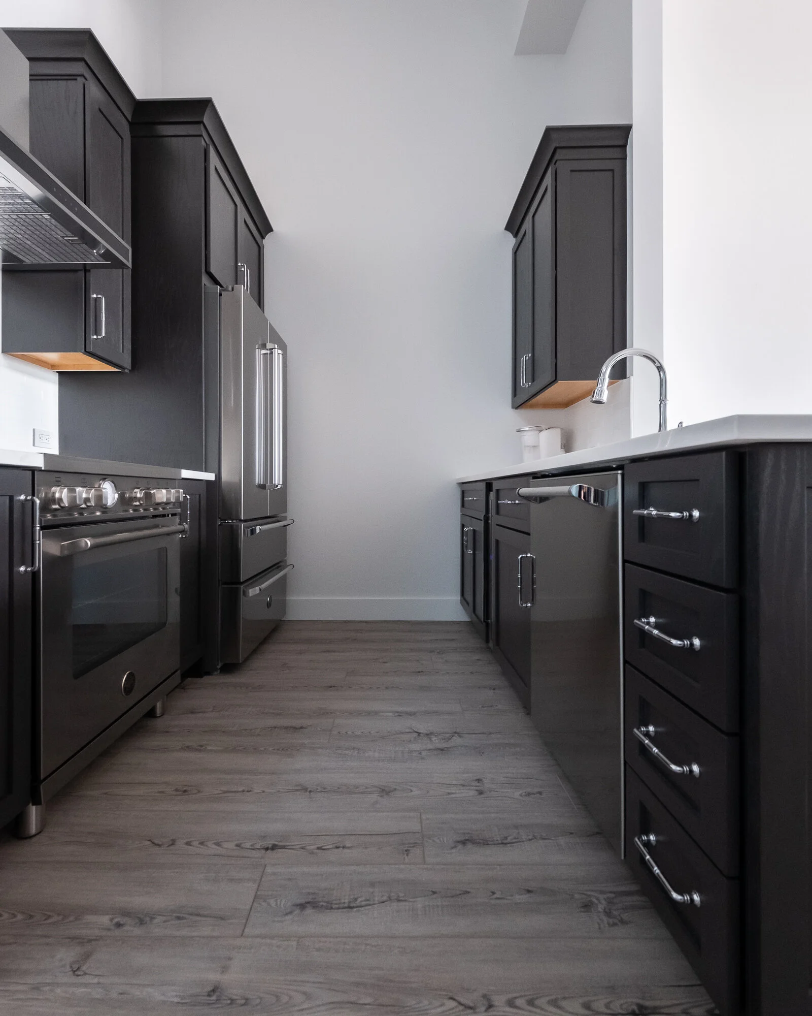 Kitch_black_cabinet_vertical-6732.jpg