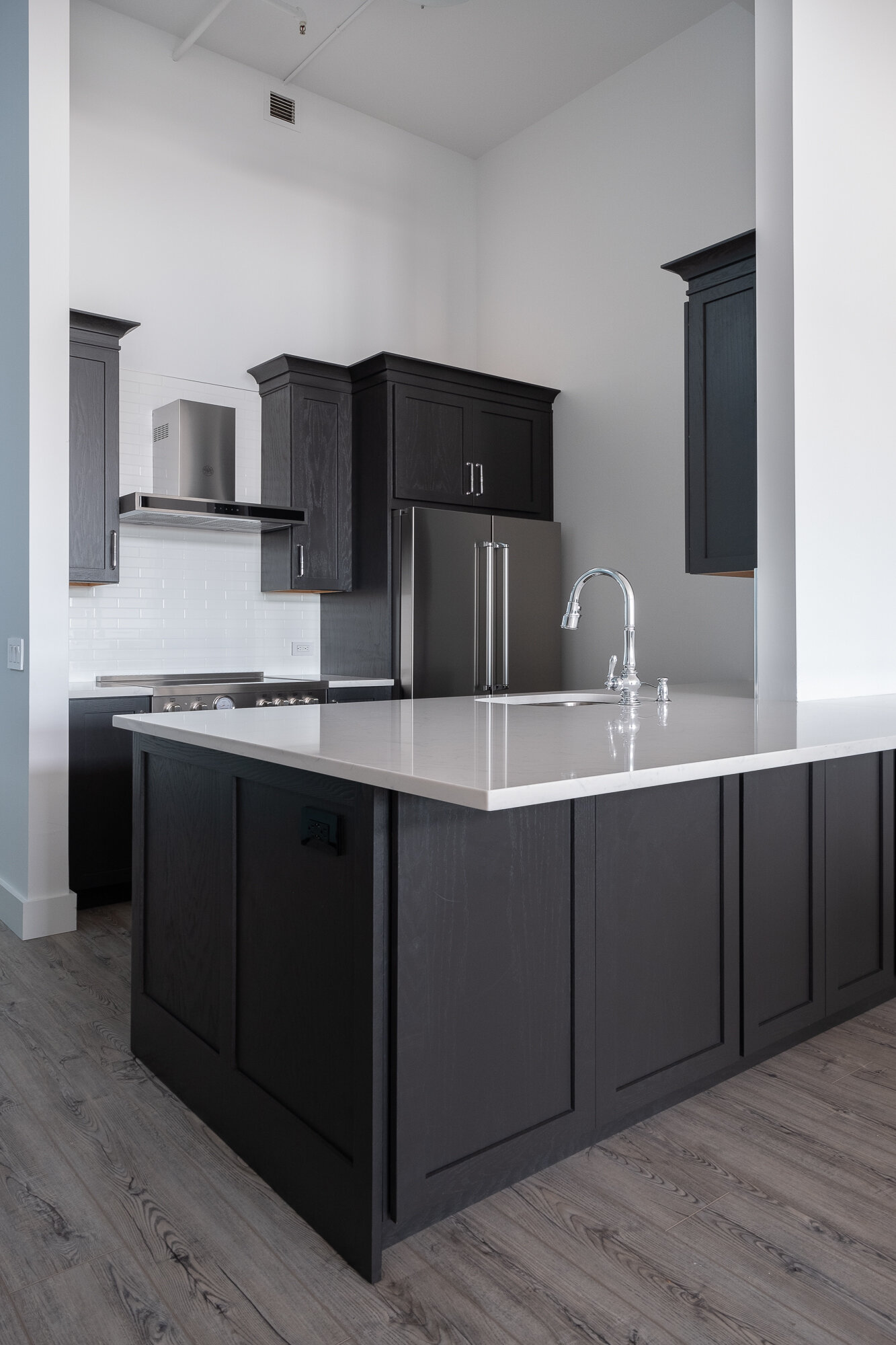 Kitch_black_cabinet_vertical-6736.jpg