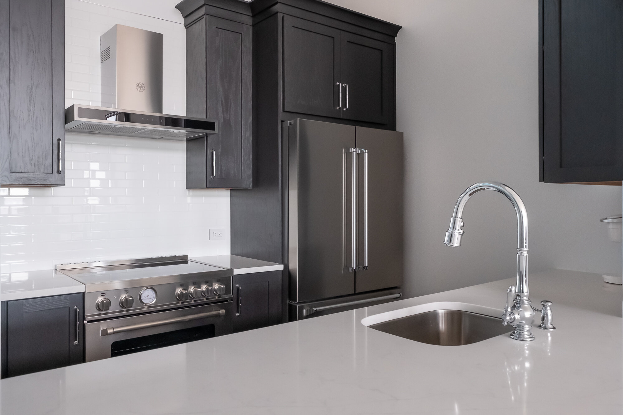 Kitch_black_cabinet_white_backsplash_-6731.jpg