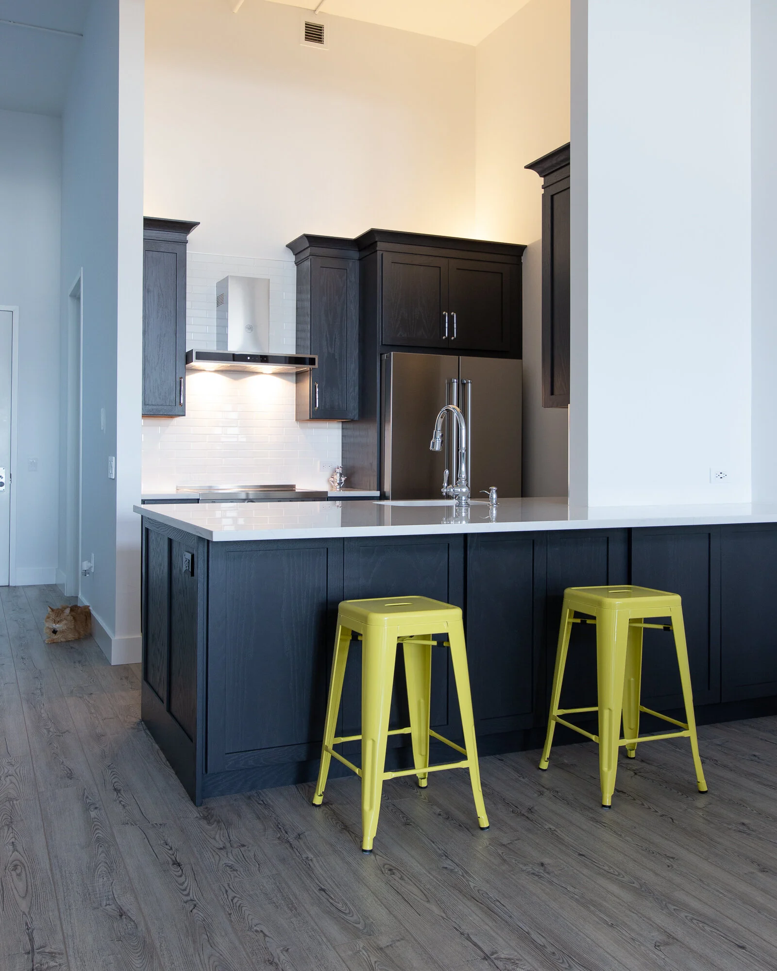 Kitchen_high contrast_vert_w_stools_-0883.jpg