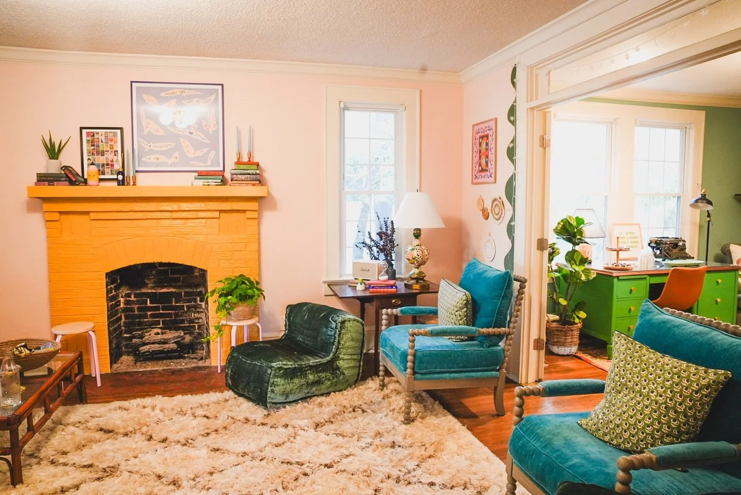 Thinking about joining Writeshare? Well, you should. We saved you a seat. 😉

Classes commence in January (writing workshops, retreats, courses, intensives, book clubs, and more!)

✏️ More info on our website @ writeshare.org
.
.
.
#writeshare #writi