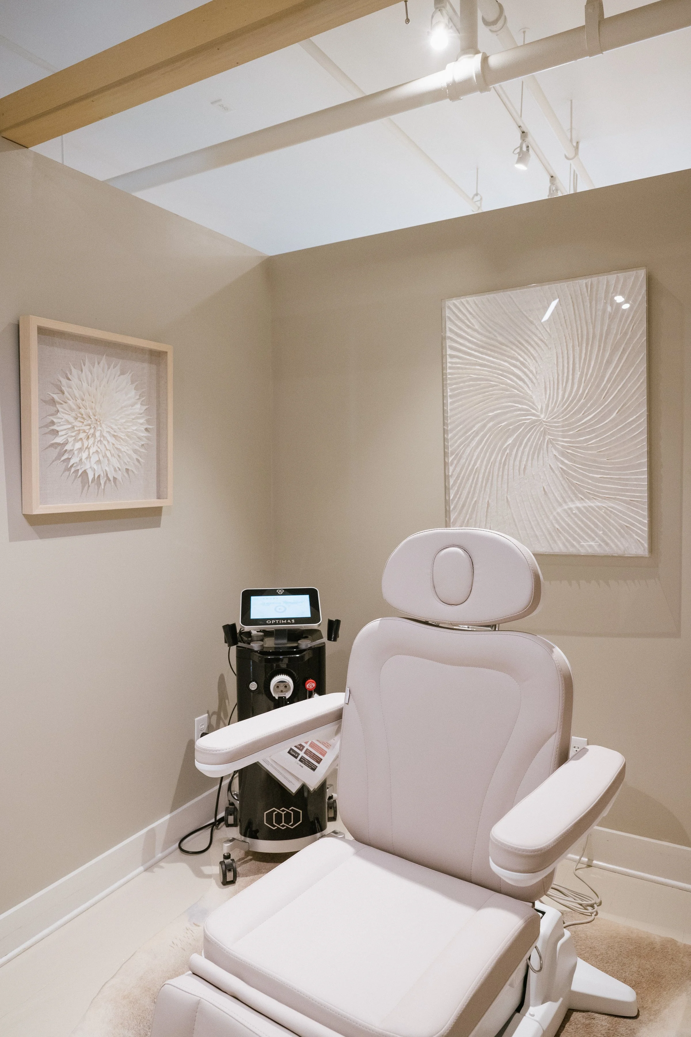 Cooler Weather, Clearer Skin: Why Now Is the Time to Book Laser Treatment