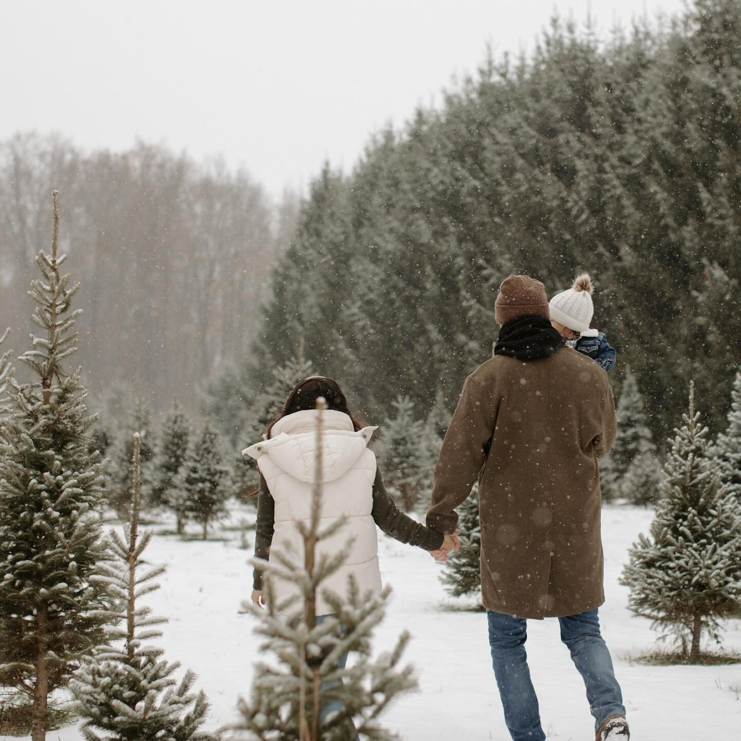 There is nothing like holiday minis at a tree farm and embracing the winter wonderland! Beyond grateful for all my newcomers and returning clients this year! I can officially say it&rsquo;s a wrap on this season! Now to share all the joy that 2025 br