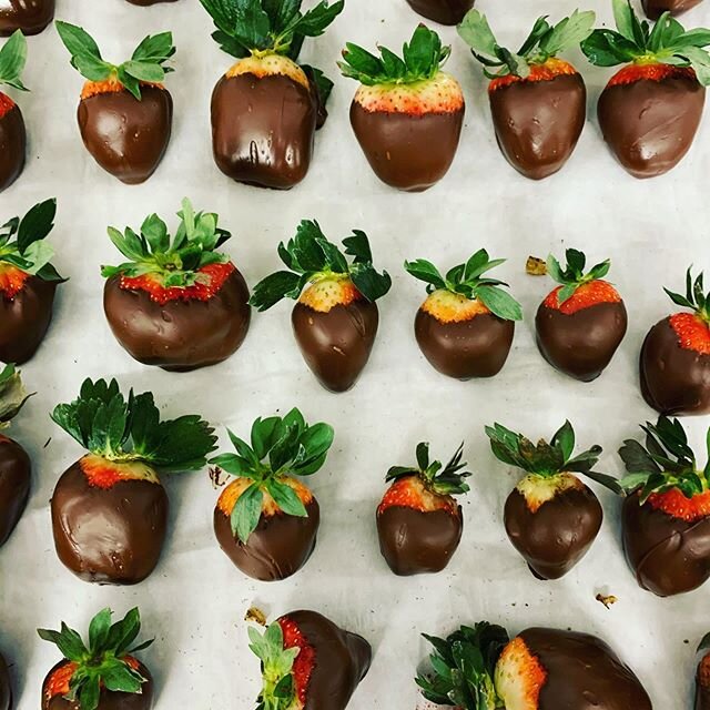 Happy Valentine&rsquo;s Day! What would make this day better than chocolate covered strawberries and @louisasliqueur? That&rsquo;s just a taste of what we&rsquo;ll be serving tonight at our Valentine&rsquo;s Day popup dinner with @ngbdistillery! 
_

