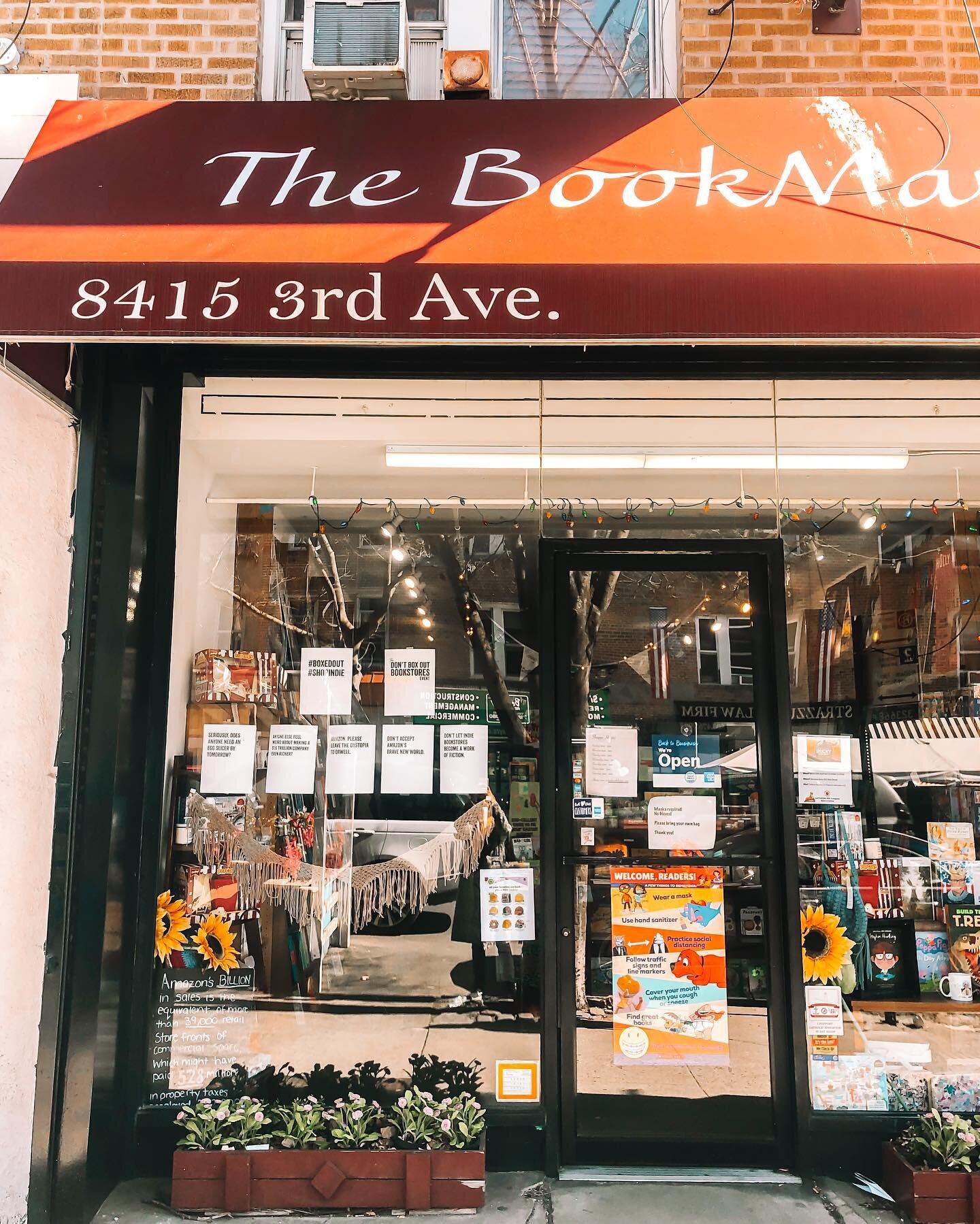 sunday vibes.

.
.
.

[ID: the outside of a bookstore with flower boxes outside the store.]
