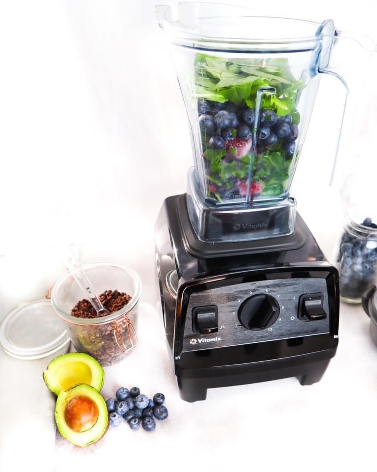 ✨VITAMIX GIVEAWAY ✨

@goood_eaats and I are SO excited to spread some holiday spirit and giveaway a Vitamix E310 blender! We are eternally grateful for the love and support we feel from you all and want to giveback to you all in a BIG way! 

To enter