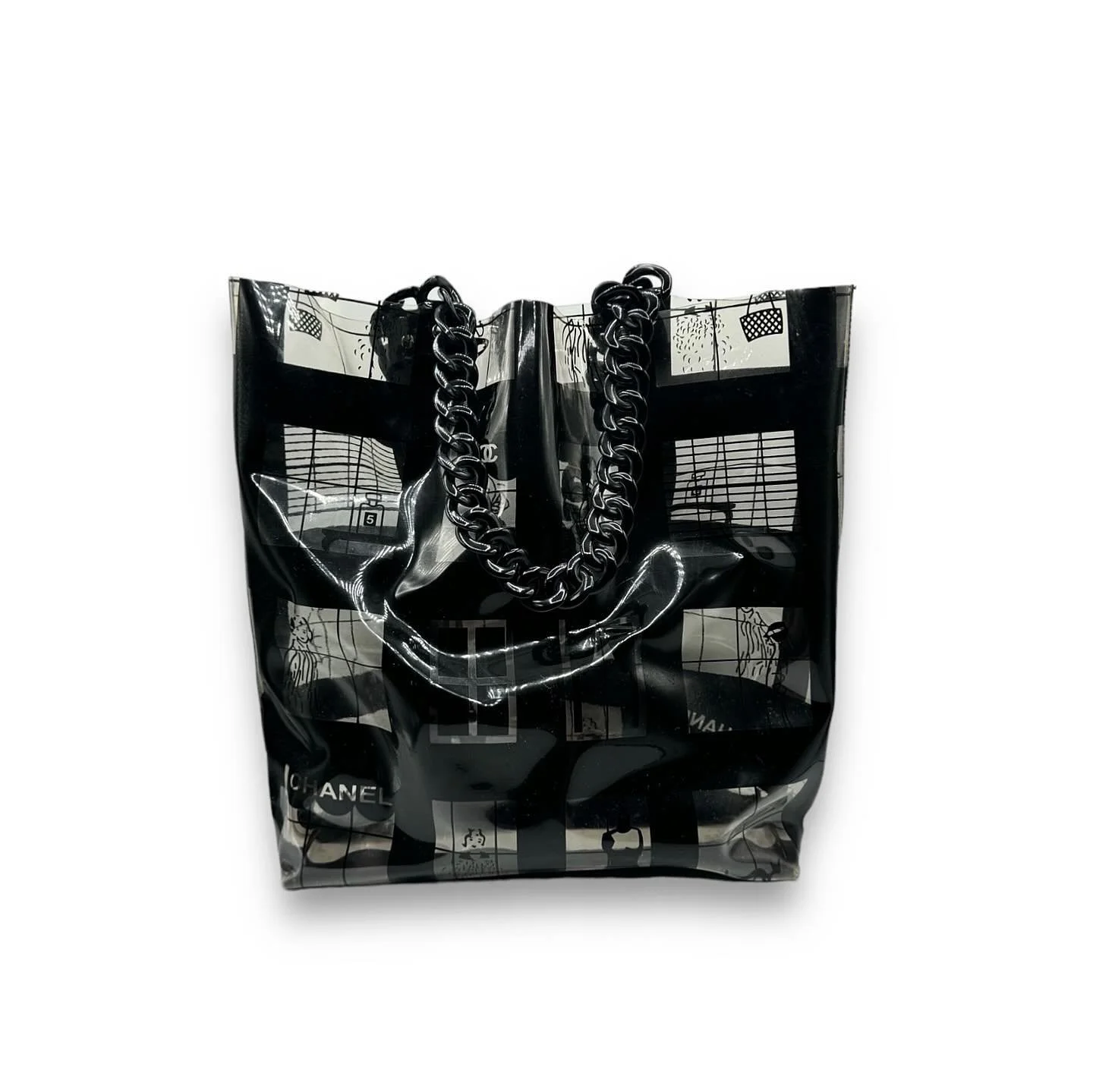 Gorgeous Authentic Chanel Vinyl Logo Tote Bag 🖤 Perfect for a market on the weekend or a relaxing day at the beach! 🐚