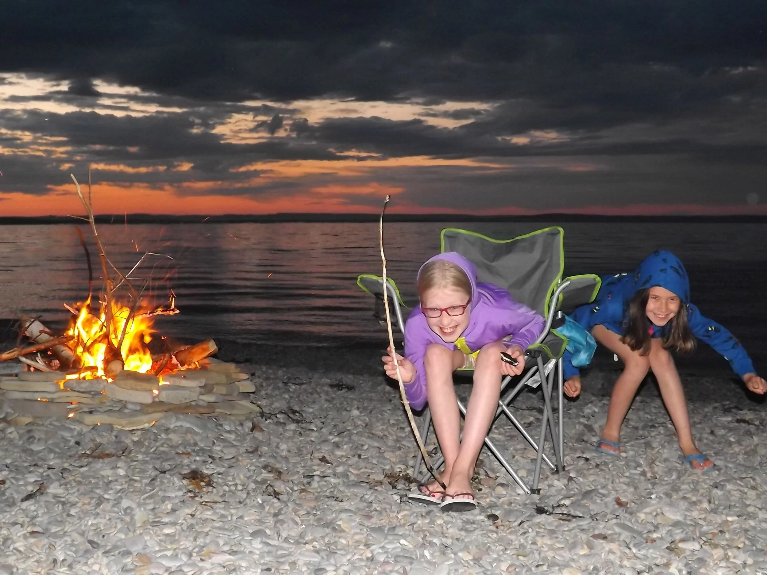 beachfire with kids.JPG