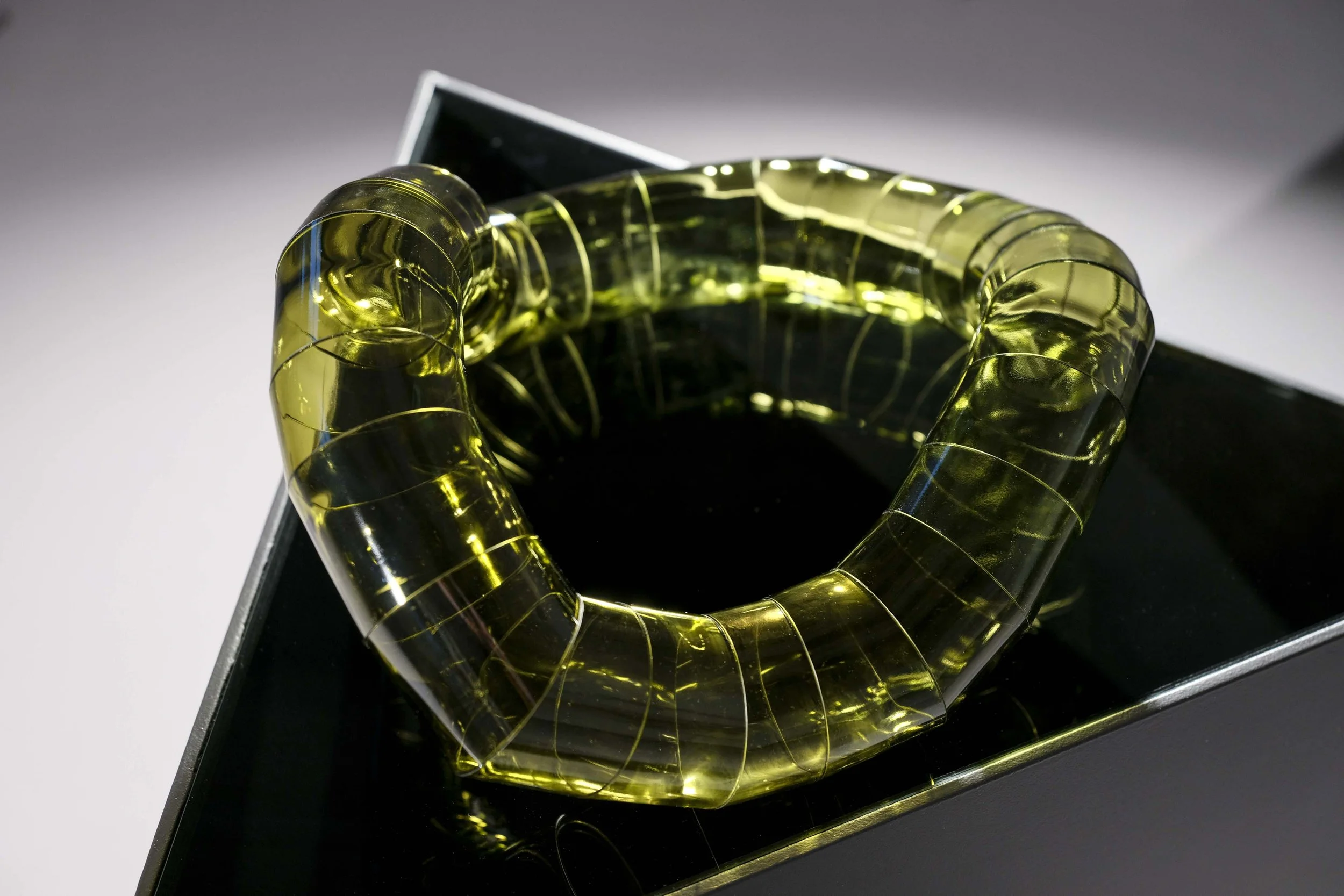    Sigrid Høyforsslett Bjørbæk og Vegard Johannessen: Bøyg (2025). Foto:    Dan Mariner    /    NŌUA   