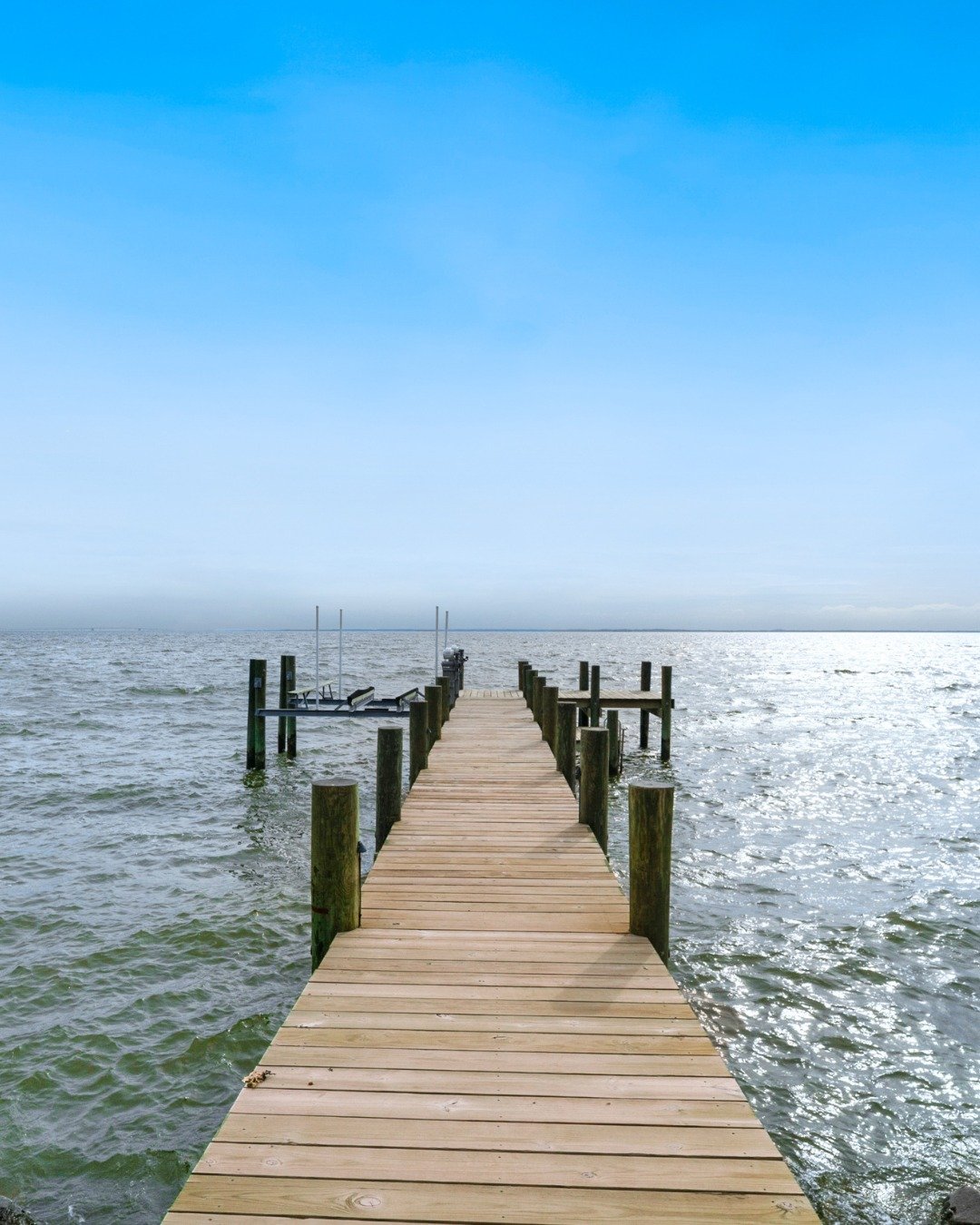 Where Bay Views Begin | 4938 Huntingfield Road, Rock Hall⁣
Now Offered at $1,190,000⁣
⁣
This home is situated on 0.83 acres along the Chesapeake Bay, offering stunning waterfront views. ⁣
 ⁣
The 3-bedroom, 2.5-bath main house features a bonus room fo