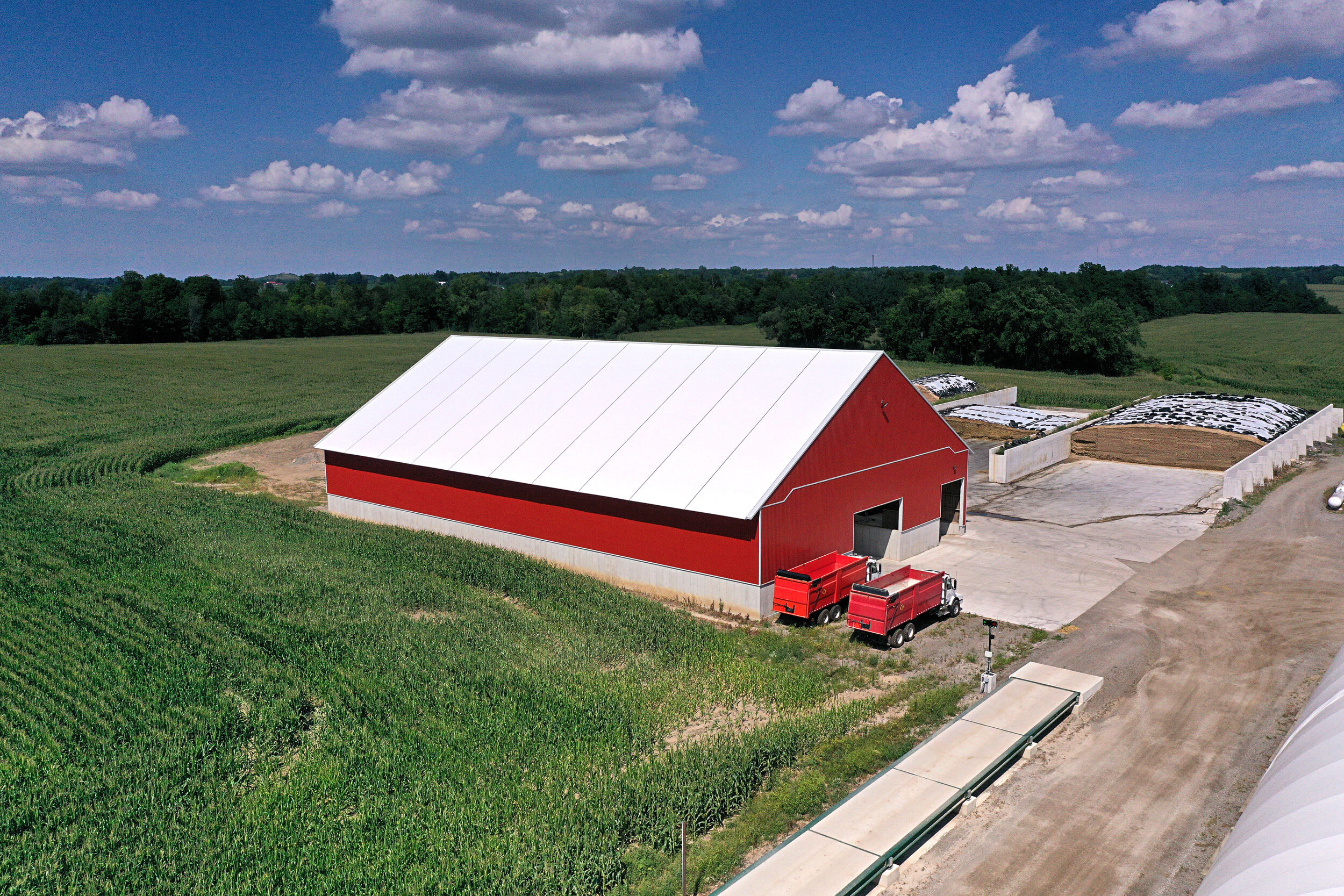A custom 100’x 162’ fabric roof metal commodity barn in London, Ontario.