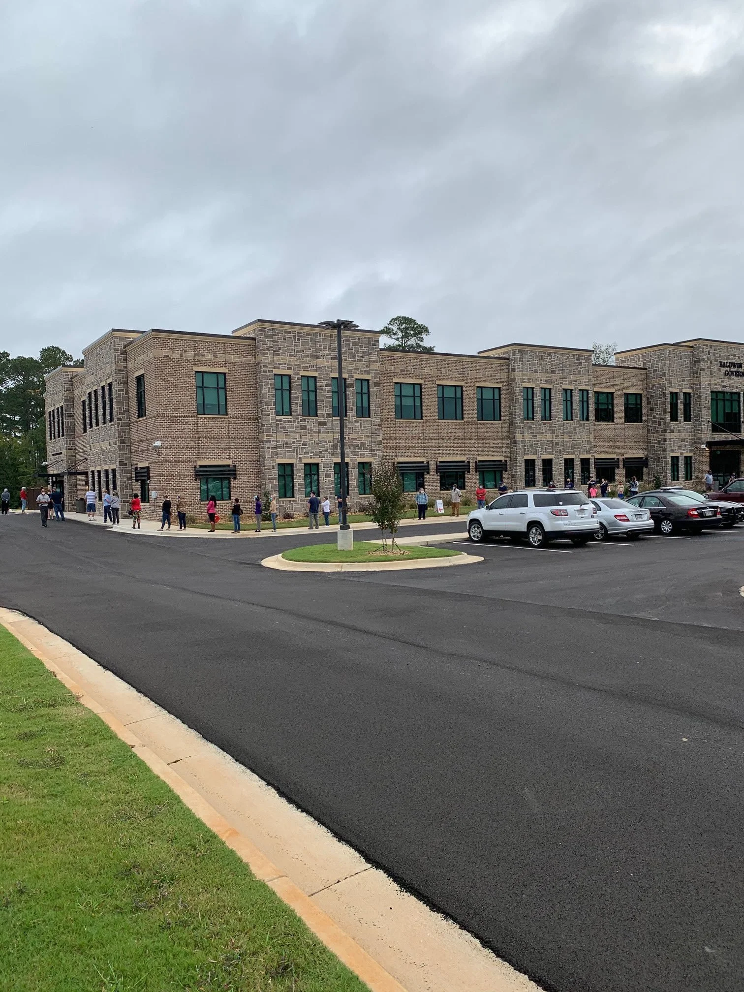 The first day of advance voting shatters records