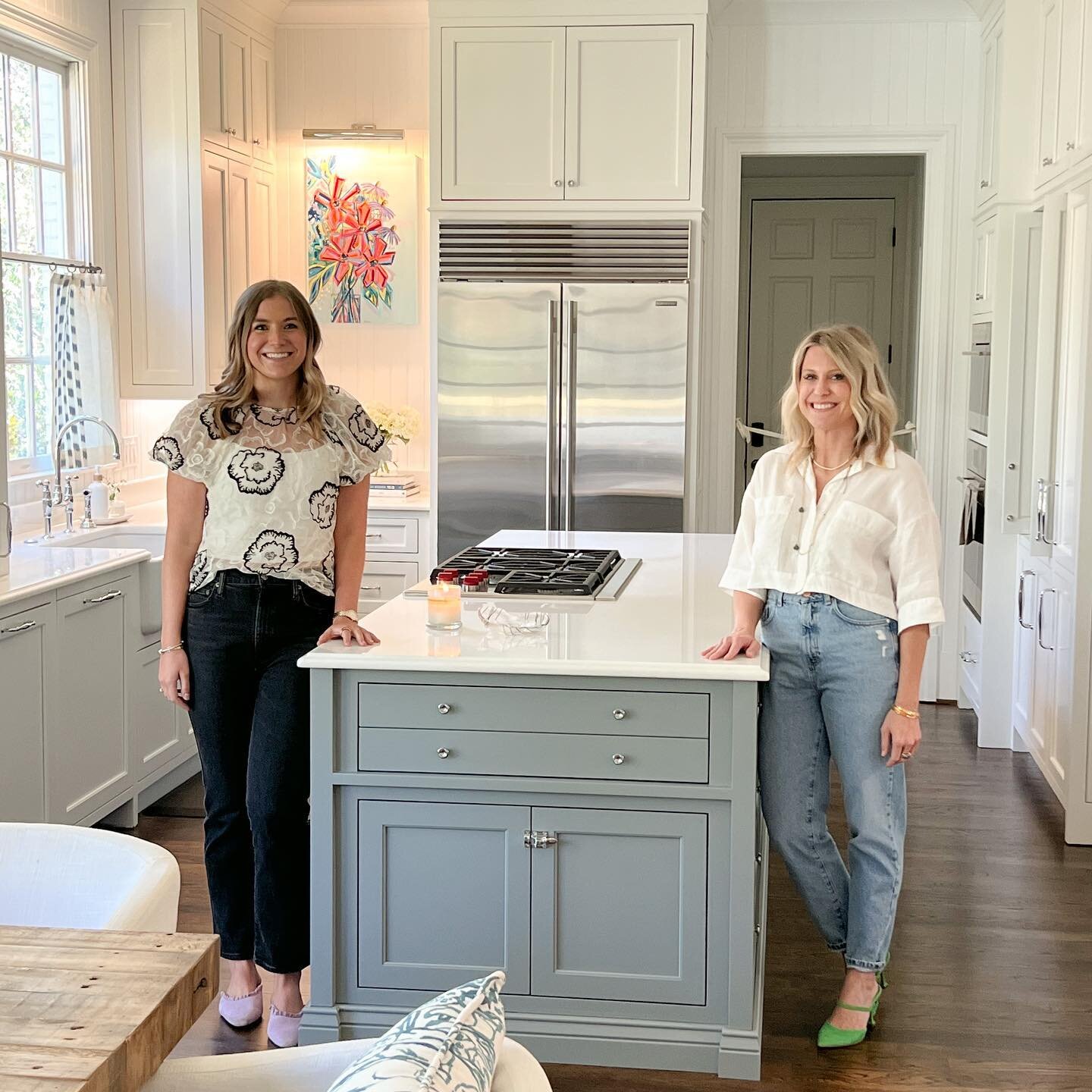 @ryan_foxx2 &amp; I designed this pretty kitchen and loved hanging in it all day for the @atlantahomesmag Tour of Kitchens! It was a treat meeting some of you and being surrounded by fellow kitchen lovers all day 😊