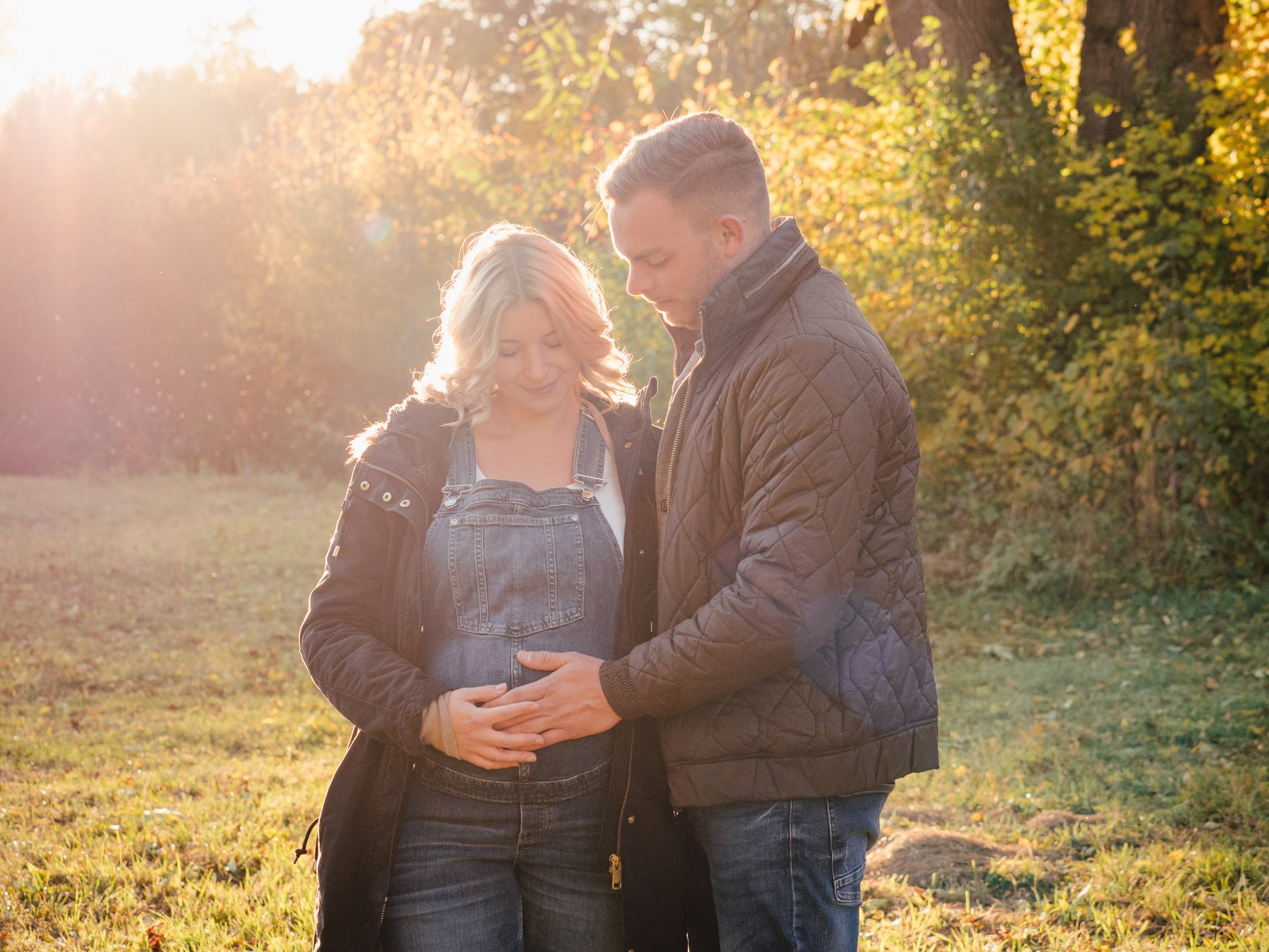 Babybauchshooting indoor und outdoor-17.JPG