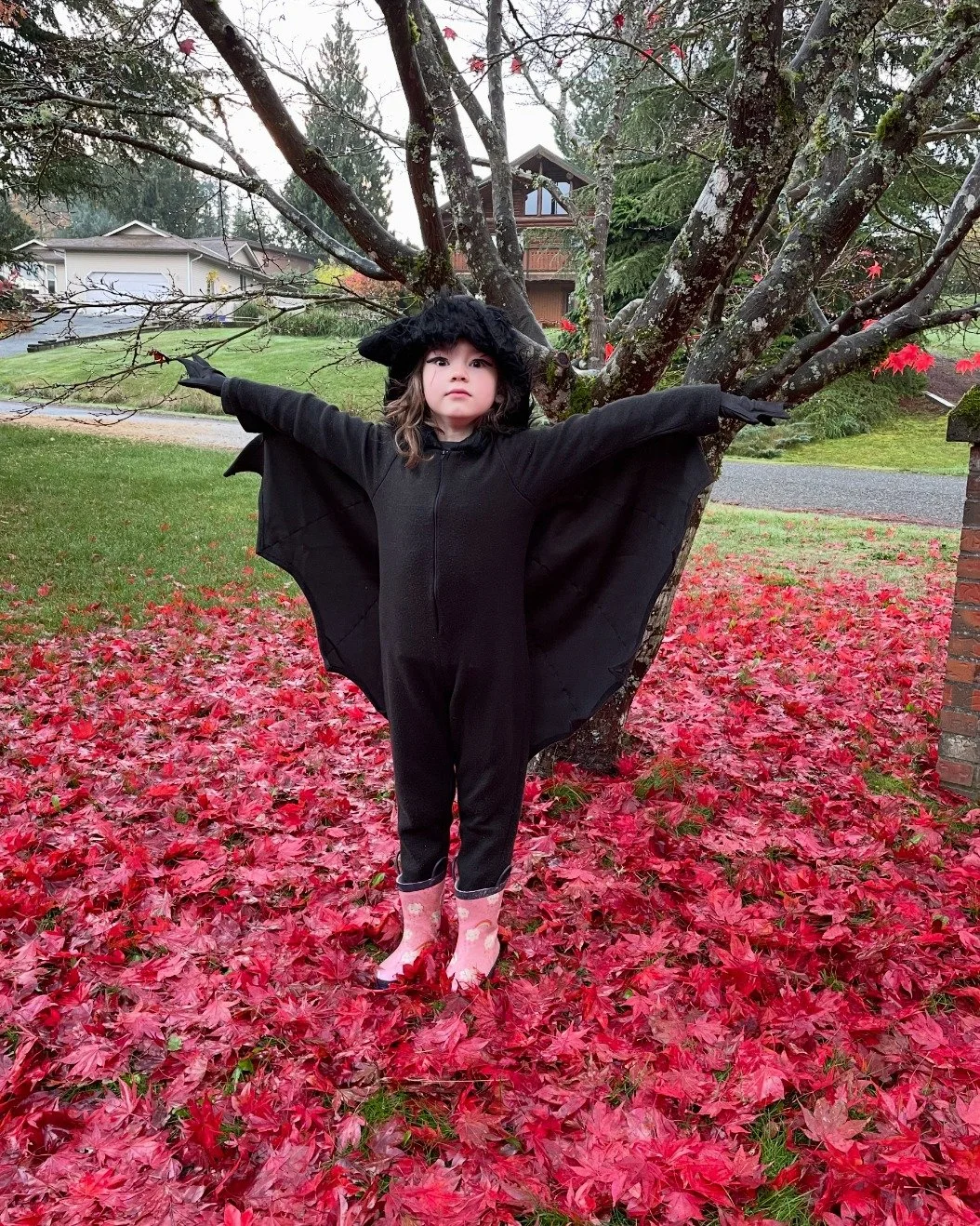 🎃👻 Halloween is for everyone! Need a last-minute costume idea? Here are some fun, easy tips from us!

🐄 Soft Onesies: Look for costumes in cozy, soft onesie styles like dinosaurs, skeletons, or maybe even a bat!

🦇 DIY: Attach pictures or graphic