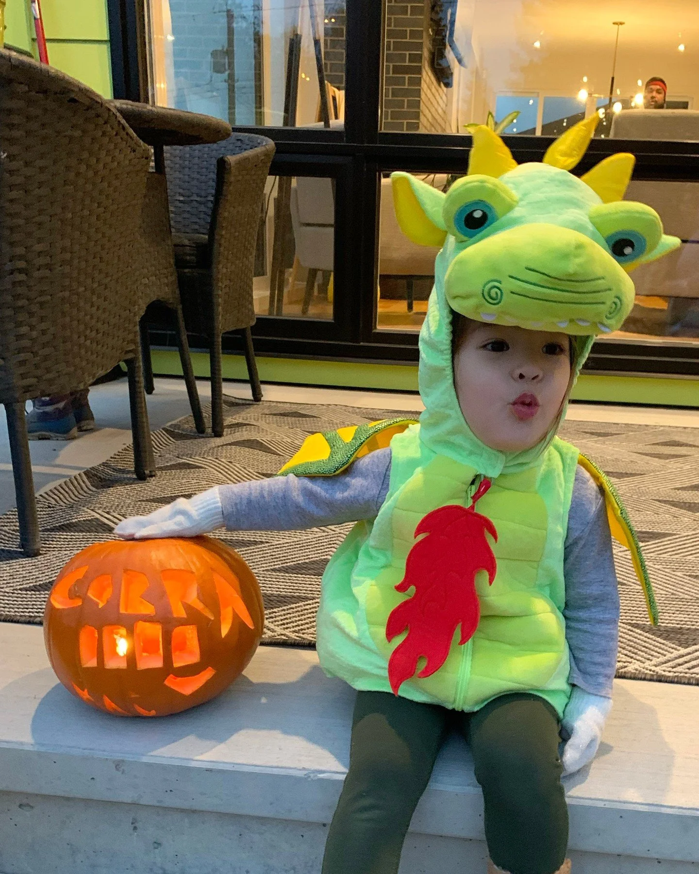 🎃👻 Halloween is for everyone! With trick-or-treating just a few days away, here are some tips to make the most of your spooky evening:

🏬 Mall Trick-or-Treating: Check if your local shopping mall is hosting a trick-or-treat event! It's a warm, ind