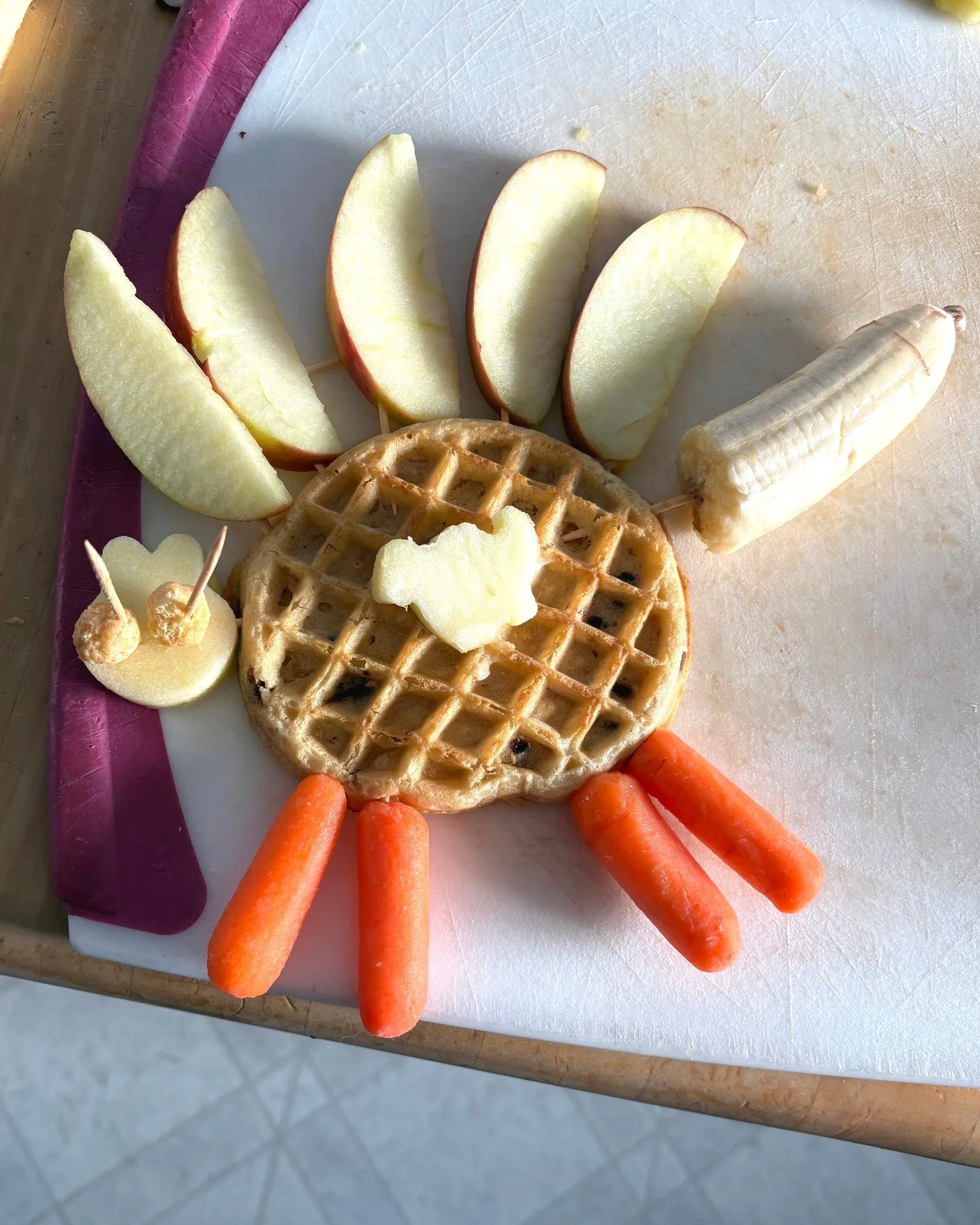 ✨ Teamwork in action! ✨

Coaches Trent, Karen, and Ashley were busy supporting a variety of goals at a visit last week, including 🍎 food exploration, 🧠 regulation, ⚡ energy conservation and 🤸 gross motor skills &amp; balance.

A Qi OT + PT joint v