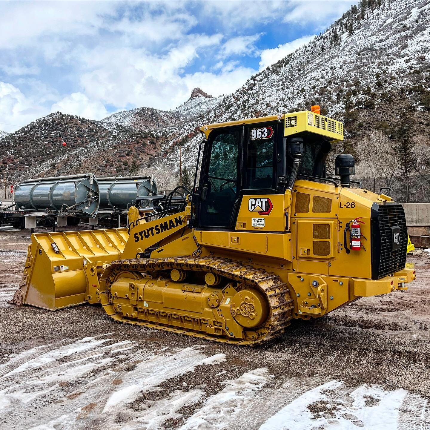 L-26 welcome to the show. This has been a dream machine for a long time. A huge thank you to all of those who made it possible. Major shout out to @oilquickamericas for allowing it to be the first #trackloader with an #oilquick coupler.