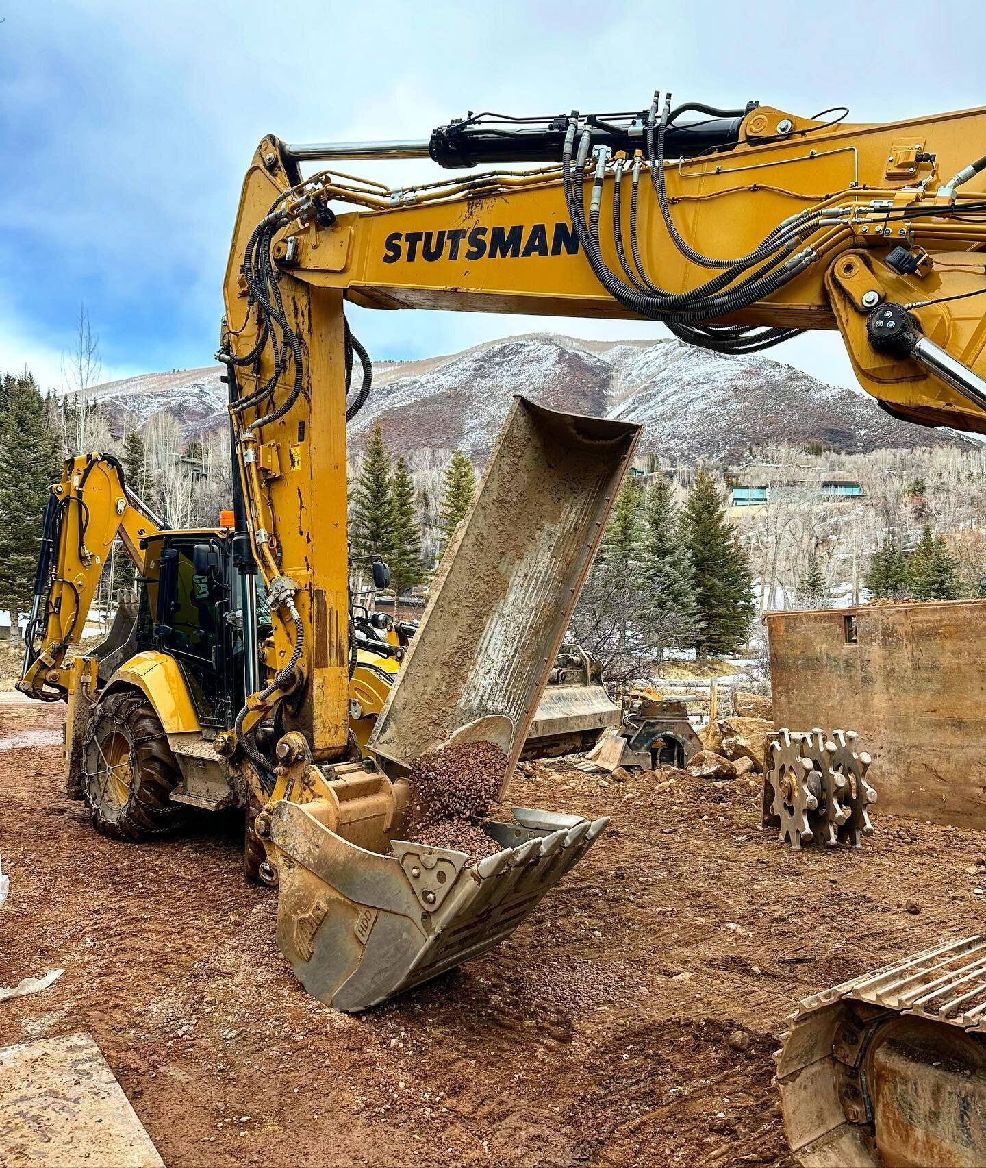 It&rsquo;s all about versatility! The right machine setup is key. Thank you to @wagner_equipment, @b_shaver and everyone at @oilquickamericas for getting us what we need. Also a huge shout to @amiattachmentsinc