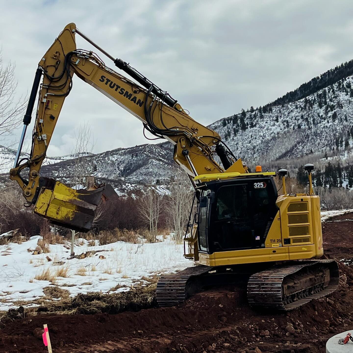 One of our most utilized excavator! CAT 325VAB with @oilquickamericas and @trimblecec