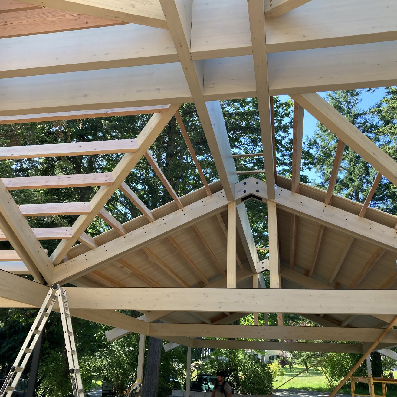 Timber frame going up on our Whidbey Island Retreat in Puget Sound...so satisfying to see this woodcraft expertly assembled by the build team.

#timberframe #alaskanyellowcedar #architecture #moderncabin #exposedframing #modern #design #seattle #whid