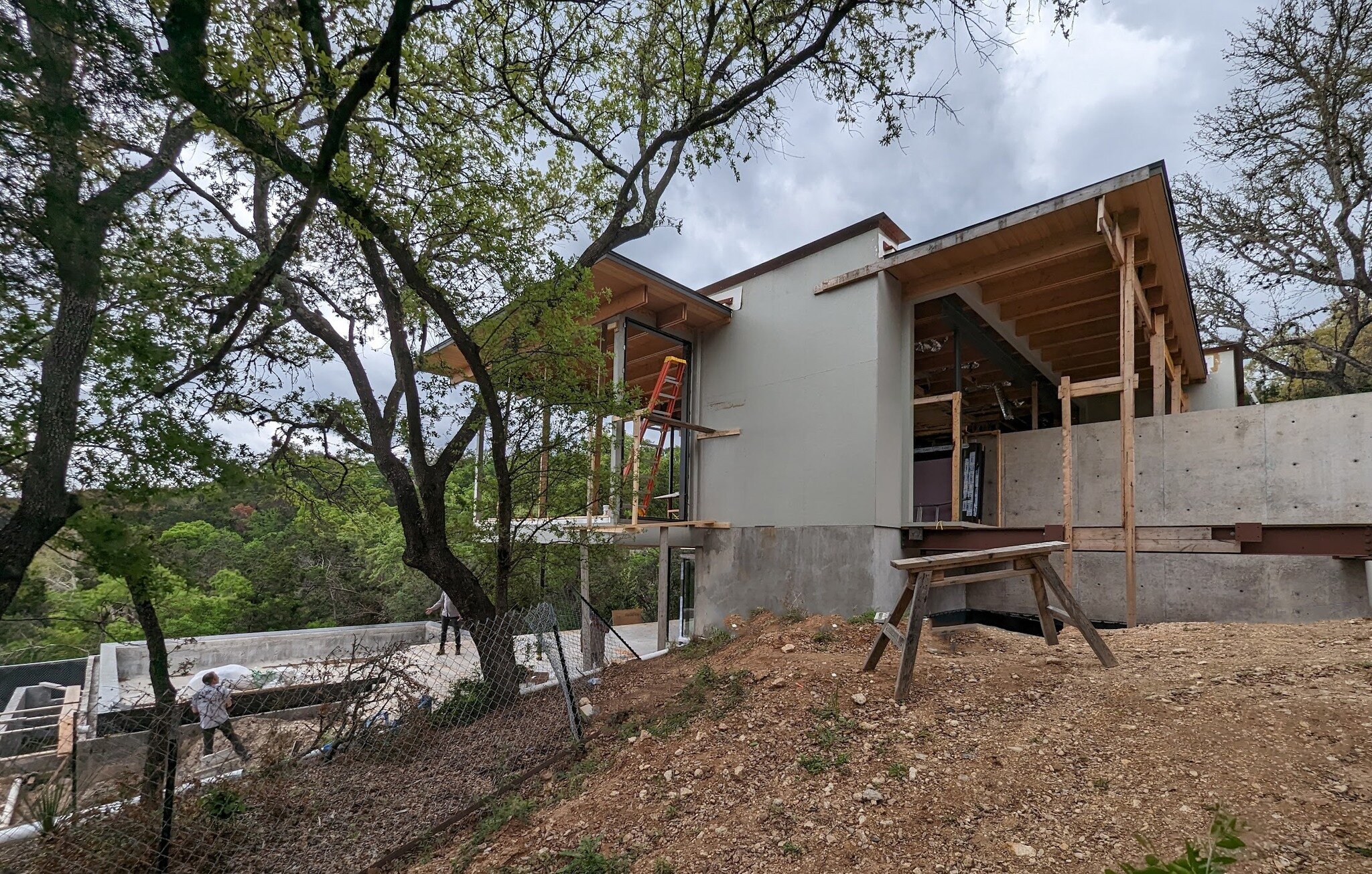 Things are really starting to take shape at our Terrace Mountain Residence in Westlake Hills.  A lot of tight details on this one with @arrowhdtx.
.
.
#westlake #modern #architecture #house #architecturalconcrete #exposedframing #quantumwindows #aust