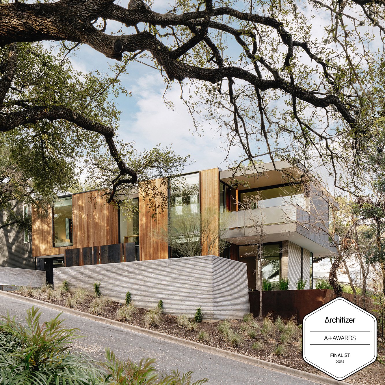 Our Retama House is one of five finalists worldwide in this year's @Architizer A+ Awards in the Private House (M 2000-4000 sqft) category! Public voting is now open, and will stay open until May 10. Voting link is in our bio. 

Builder: @arrowhdtx
Ph