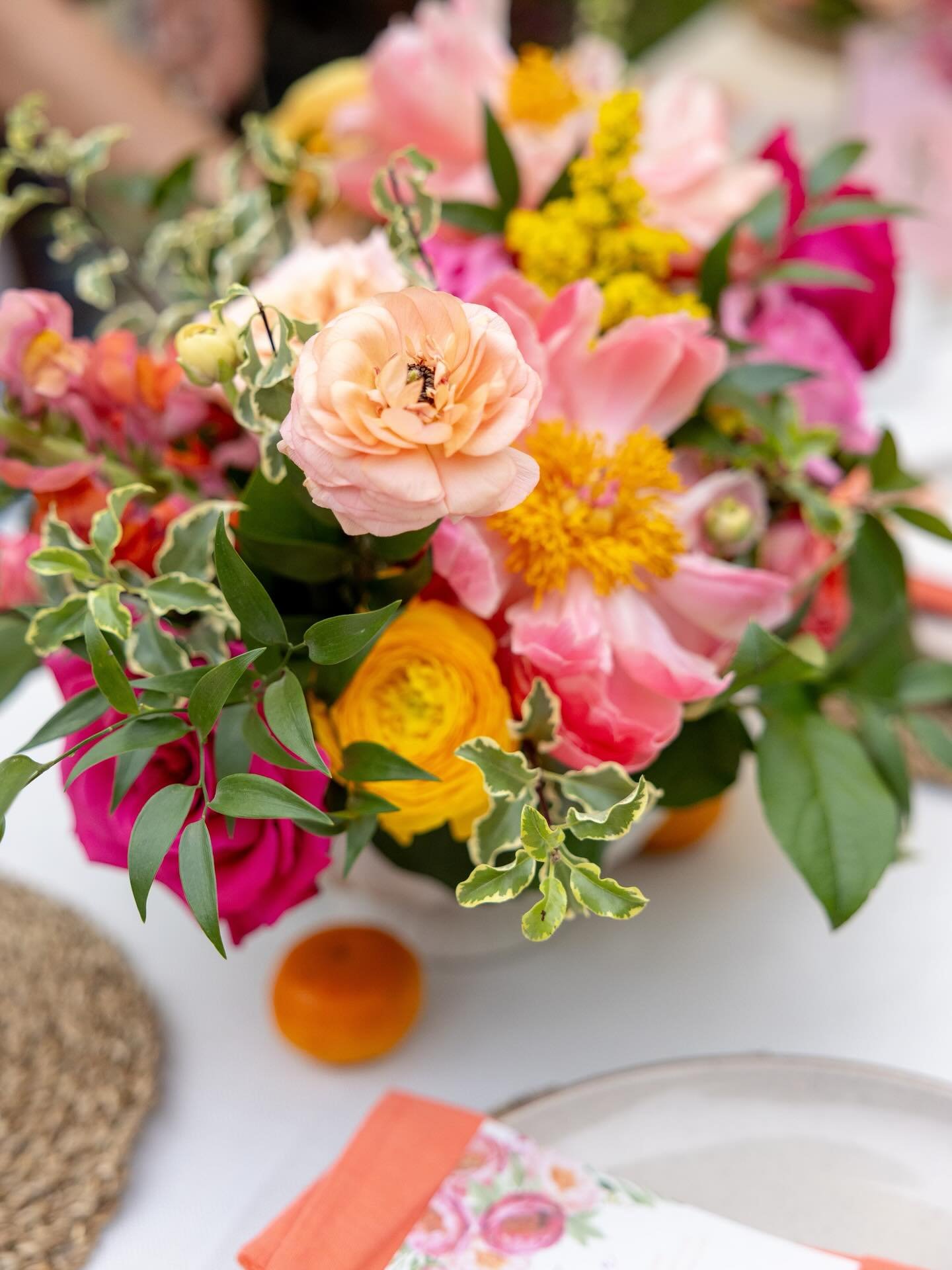 Sunset Romance&hellip;bright pinks, golden yellows, peach, and blush&mdash;this palette speaks in love letters. It&rsquo;s for the bride @lisa.taylor.323 who dreams in color, who wants her wedding florals to feel like golden hour, frozen in time. ✨💌