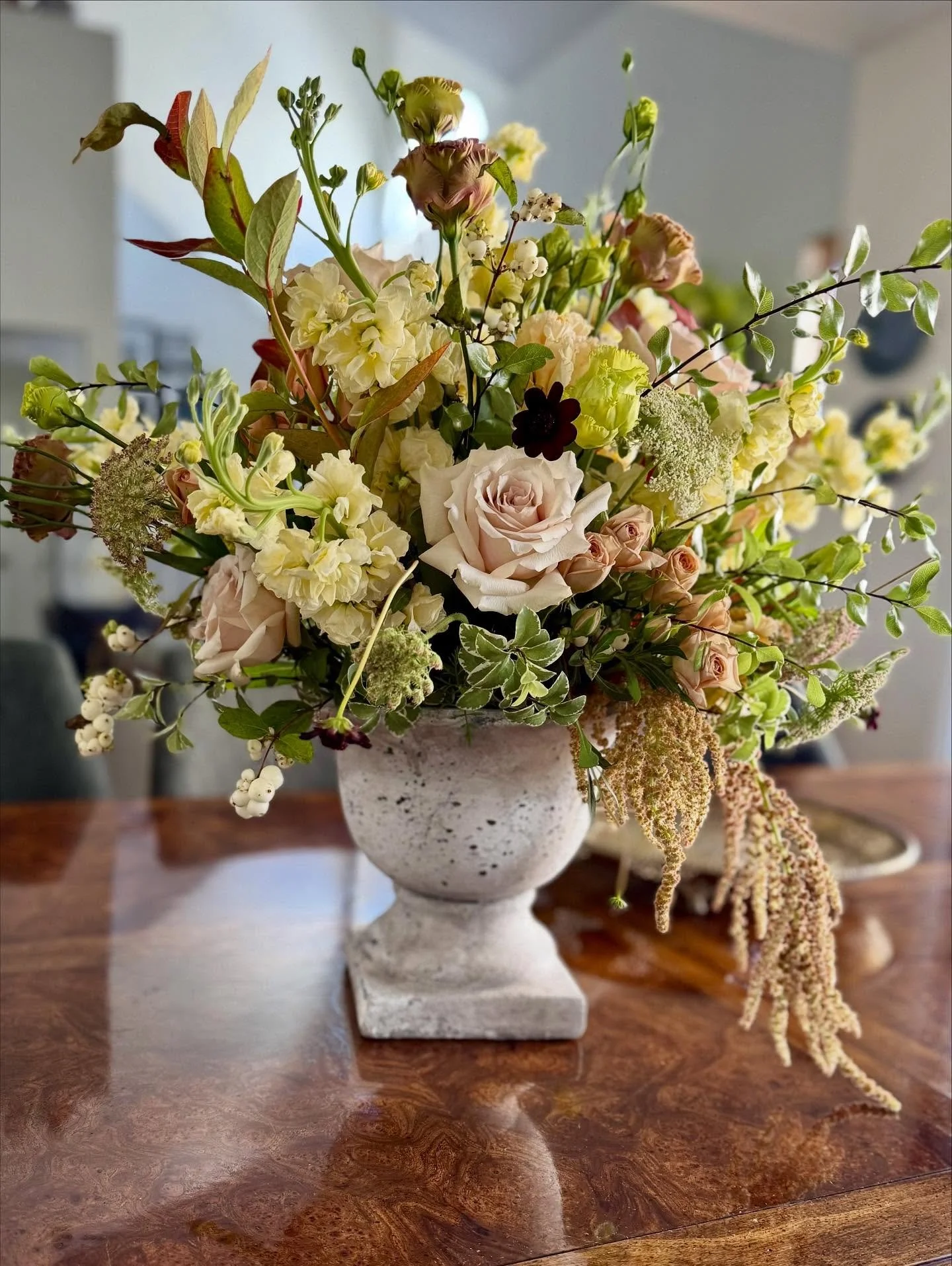 🍂 Welcoming Fall, the Society Picnic way&hellip;This palette is everything we love about the season &mdash; soft blush garden roses, golden amaranthus, delicate foliage just beginning to turn, and textures that feel like a cozy autumn afternoon.
It&