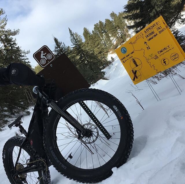 Signage is up, trail is fantastic, stoke is high and the parking lots are packed! Get out and get you some ❄️ #blackhills #ridegroomed #sodak #spearfish