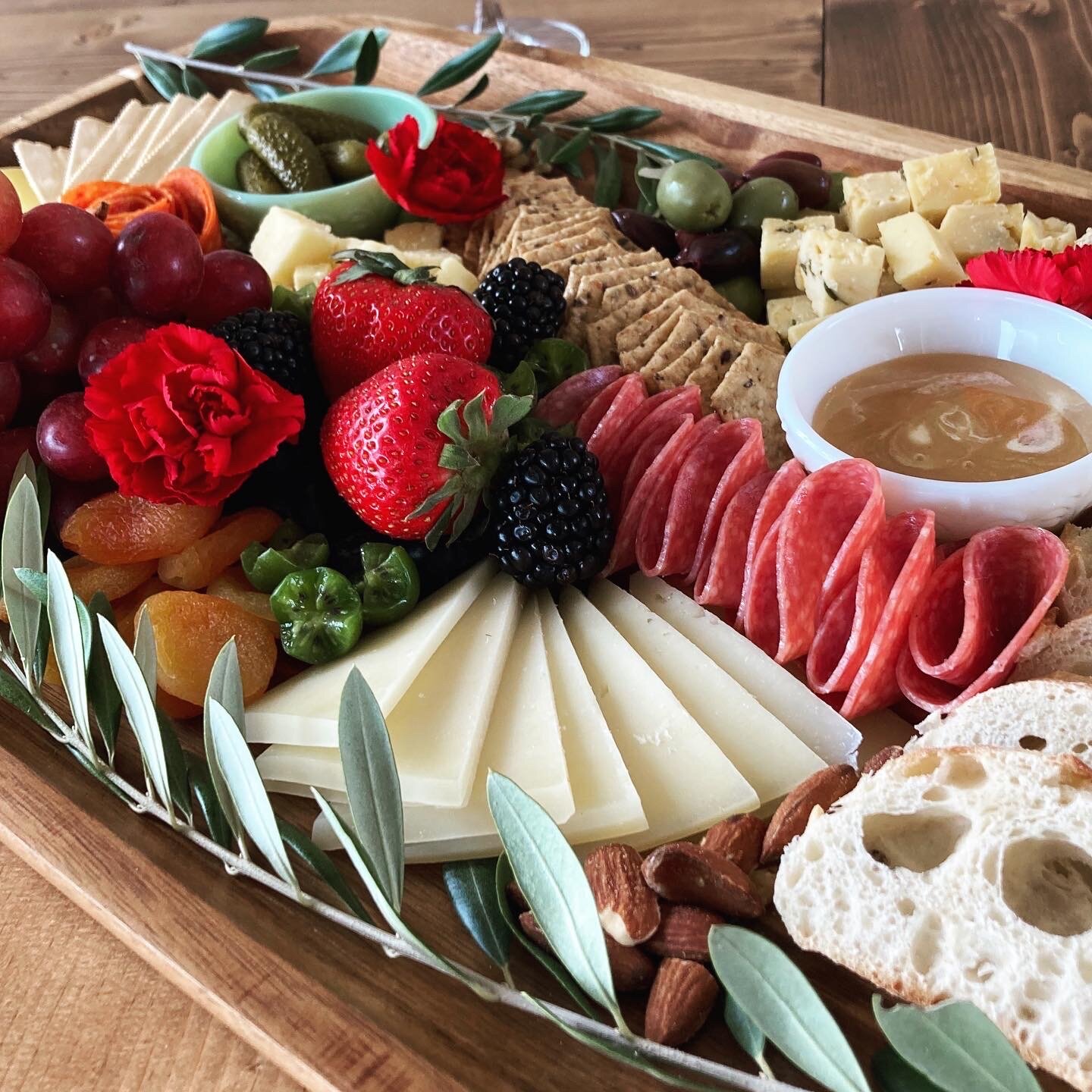 MADE IN MEXICO Model Mexican Wooden Handmade CHEESE BOARD in artisan work Ideal Charcuterie Platter & Serving Tray for Wine and snacks Heritage Embroidery