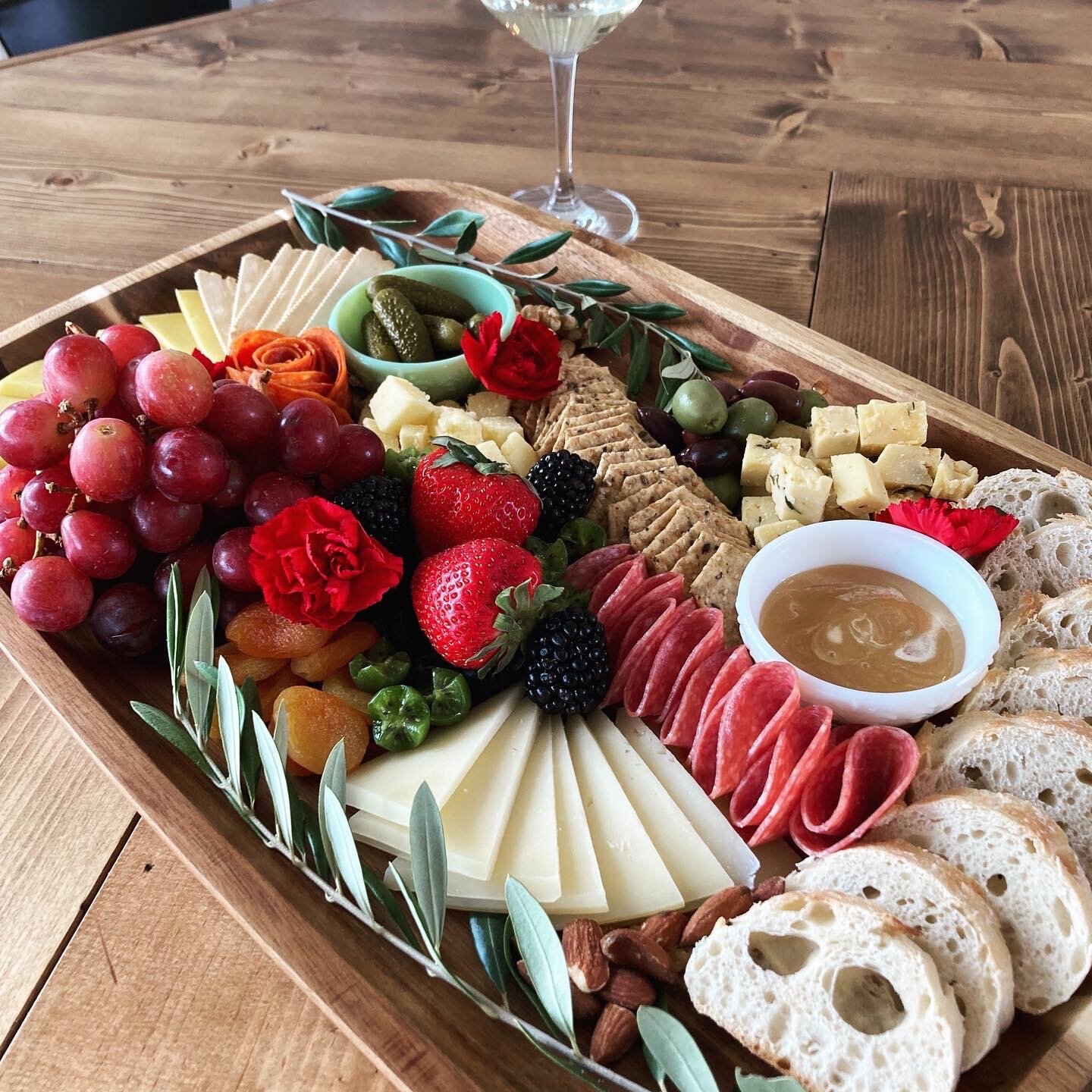 MADE IN MEXICO Model Mexican Wooden Handmade CHEESE BOARD in artisan work Ideal Charcuterie Platter & Serving Tray for Wine and snacks Heritage Embroidery