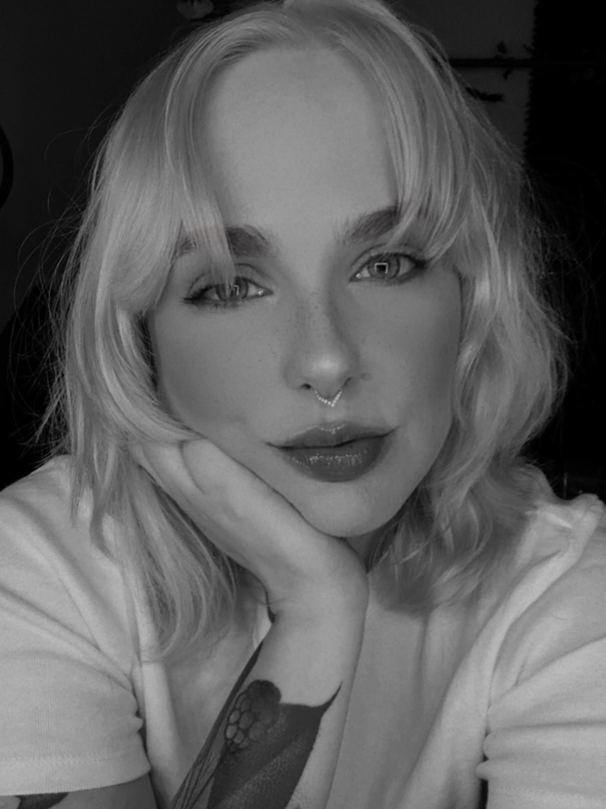 Remembering who the fuck I am 🌹💋