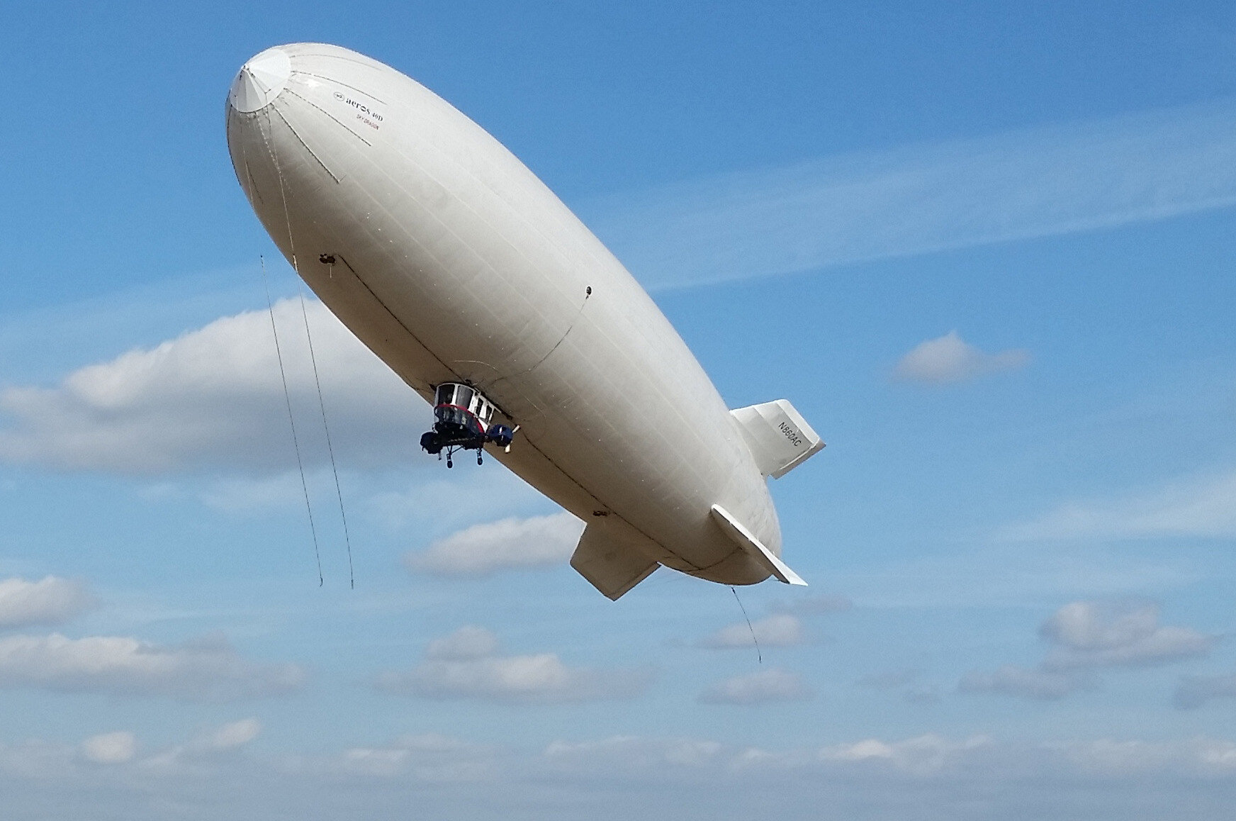 Aeros’ 40D ‘Sky Dragon’ Airship in flight1.jpg