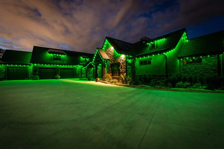 Green Trimlight display on a Utah home