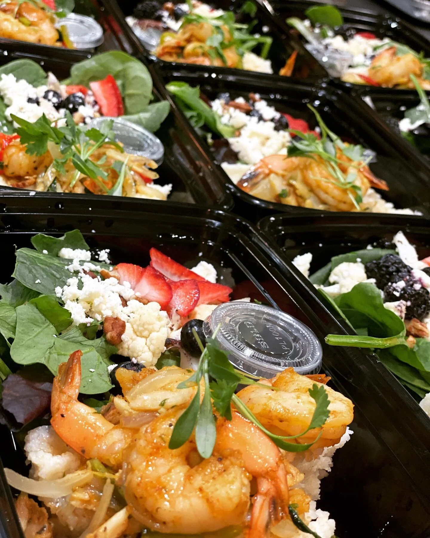 ⁣Today we reached another Farm Food Familias milestone. 50 weeks &amp; 20,000 plus meals feeding families affected by covid since March 2020. ⁣⠀
We continue to bring 500 plus hot meals to folks in Englewood, Little Village, South Shore, South Chicago
