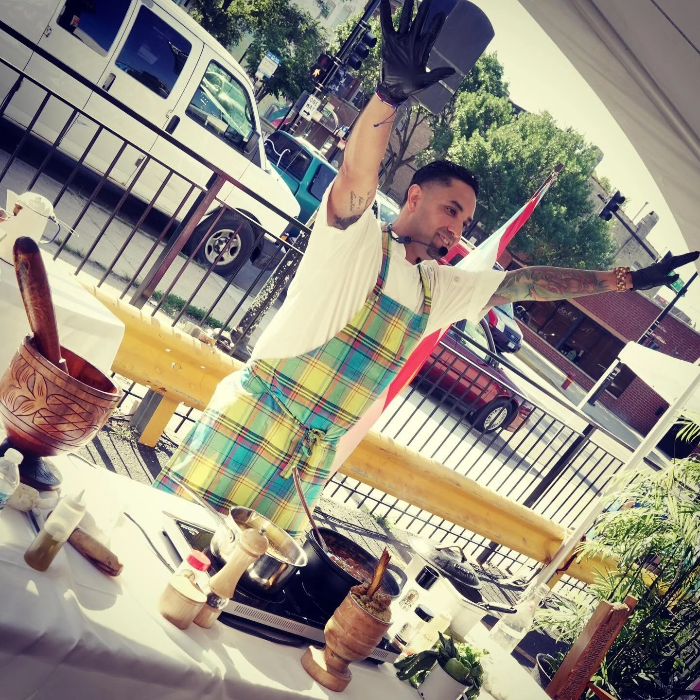 I extended my arms out to everyone in attendance, then covered my heart in gratitude. Thank you for capturing these moments Matt Mccanna. Taste of Chicago To-Go in Humboldt Park. #fooddemo #tasteofchicagotogo #mofongo #fricas&eacute;