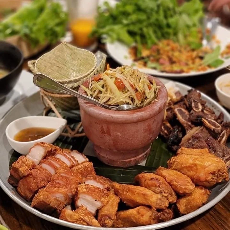  Papaya platter: fried wings, crispy pork belly and bbq beef short ribs 