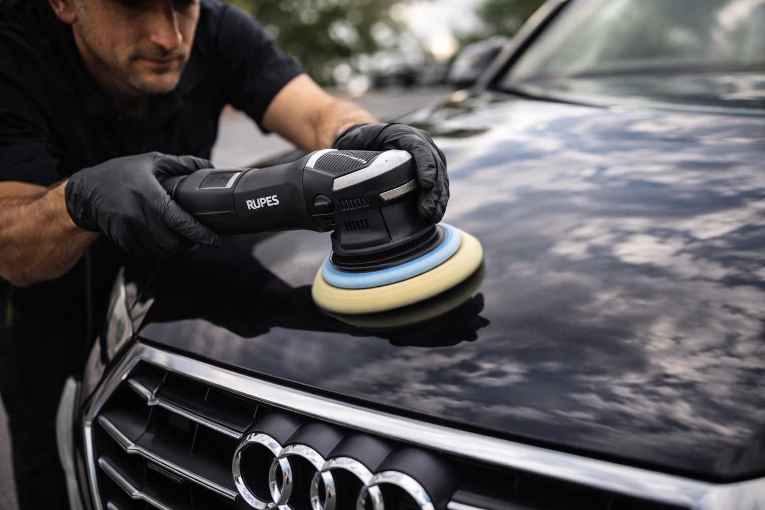 detailer polish balck car paint