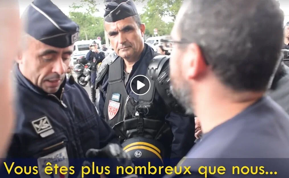 [VIDEO] Le Comité Adama, Sud PTT 92 et des antifascistes nassé.es lors d'une action contre les violences policières