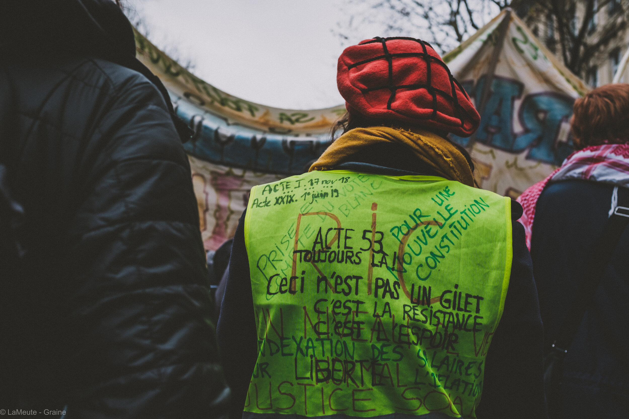  Dans le cortège, des Gilets Jaunes sont venu.es témoigner leur soutien. © LaMeute - Graine 