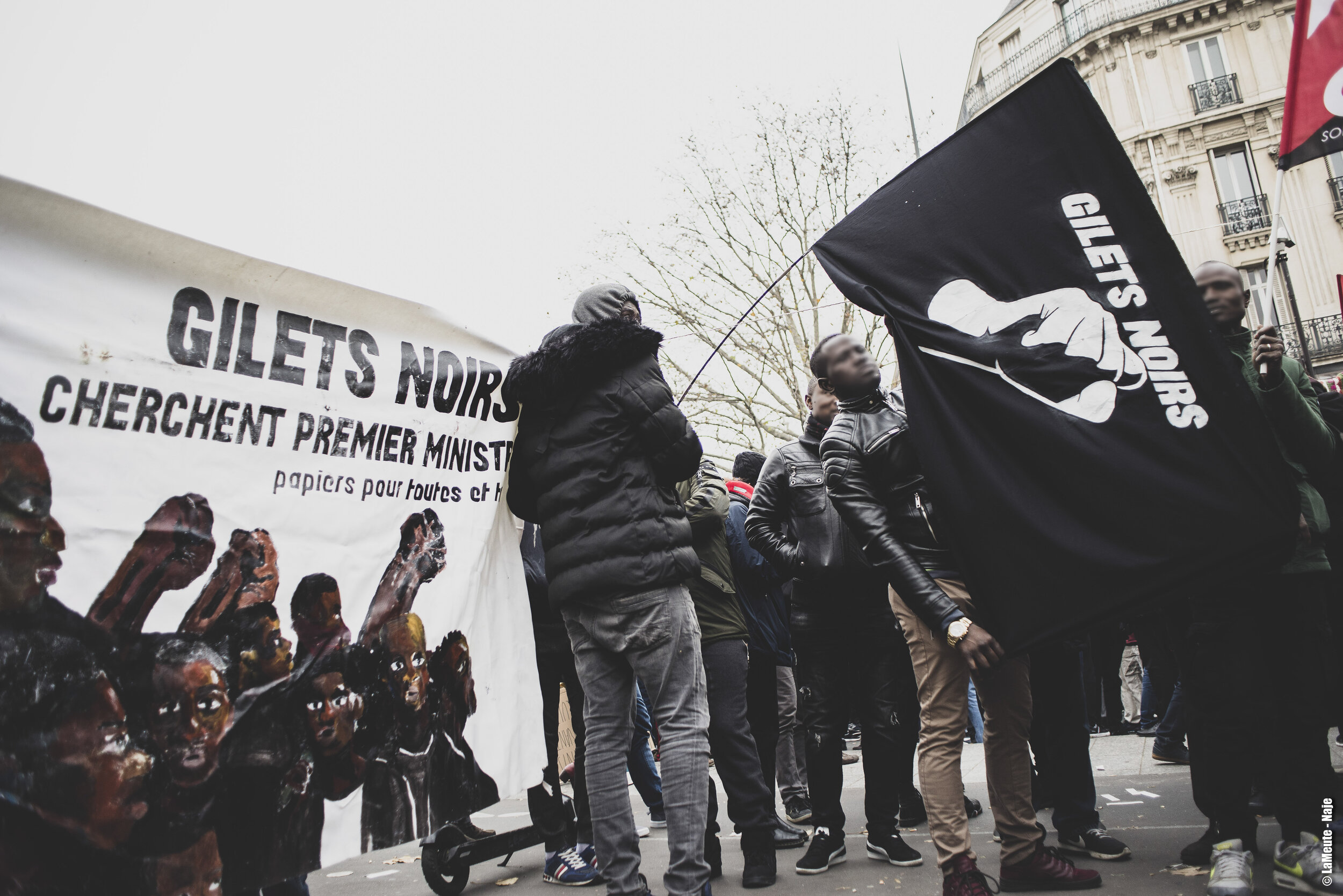   Un cortège des Gilets Noirs était présent pour la première manifestation organisée depuis le lancement de la Grève Générale, le 05 décembre 2019.  ©LaMeute -Naje 