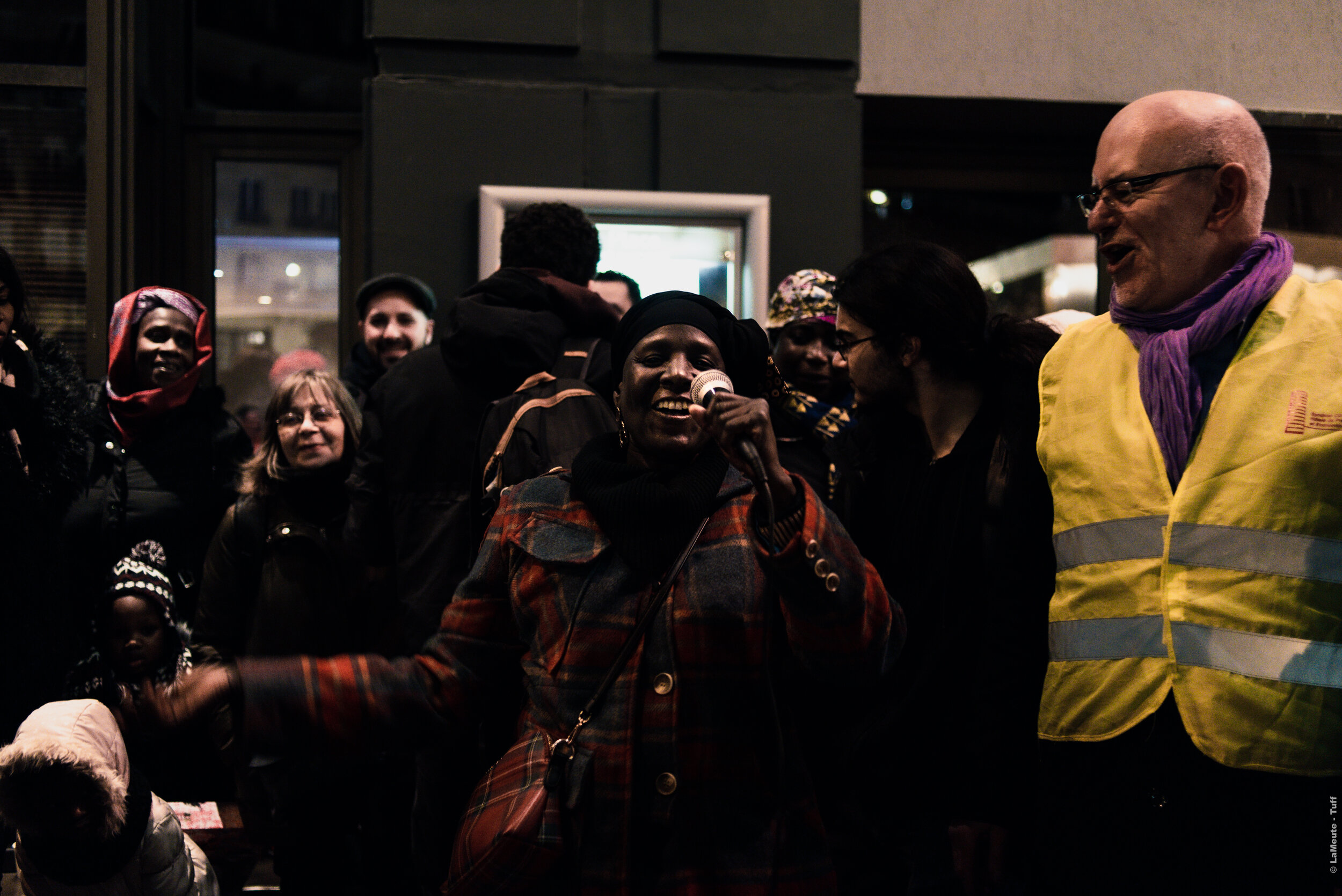  Une gréviste lance le slogan “solidarité” qui est repris par l’assemblée. Paris - 24/12/19 