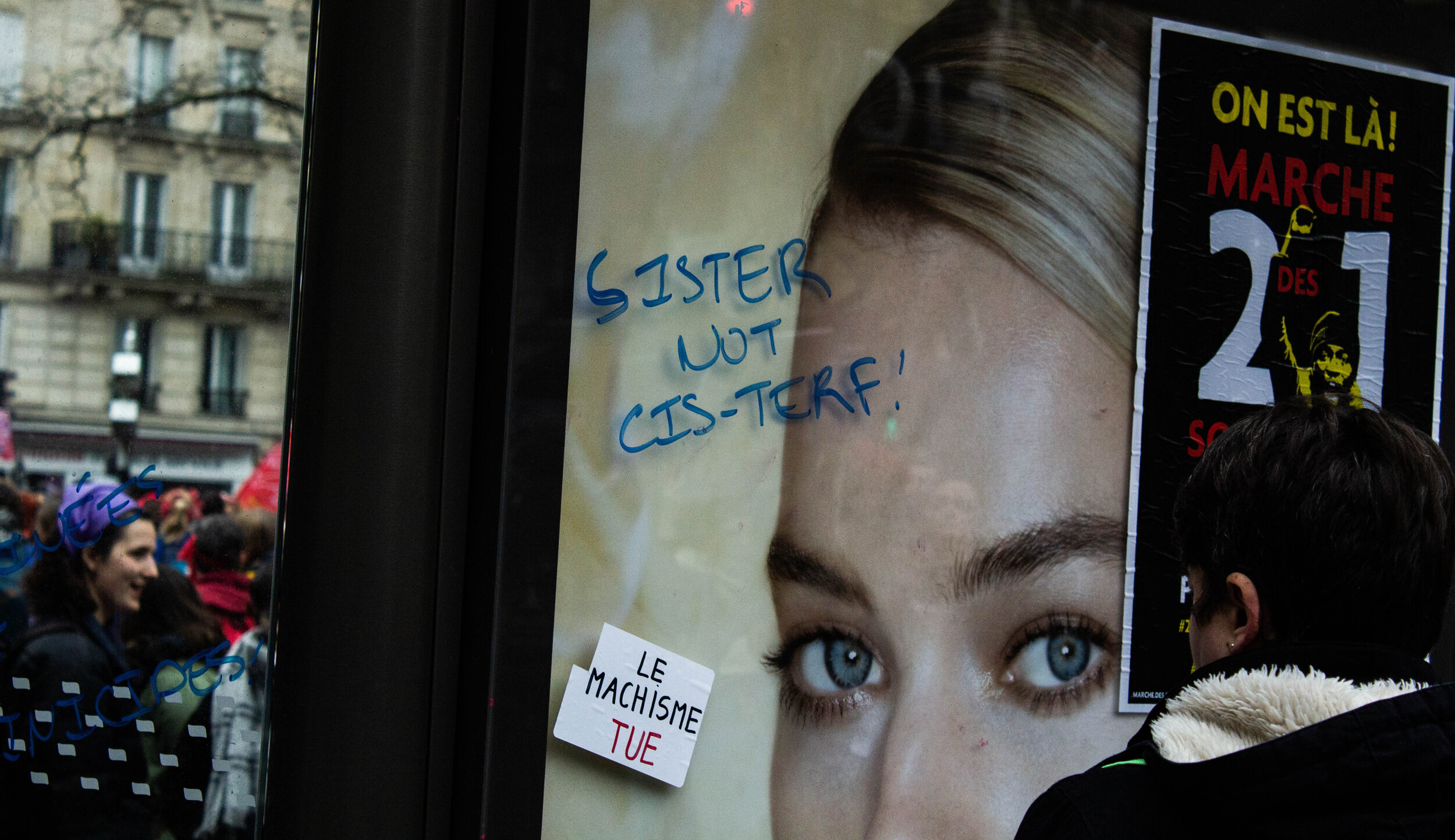   « Sister not Cis-Terf*», tag anti-terf. *Personnes étant pour l’exclusion des femmes trans au sein des luttes féministes.  ©Krioula 