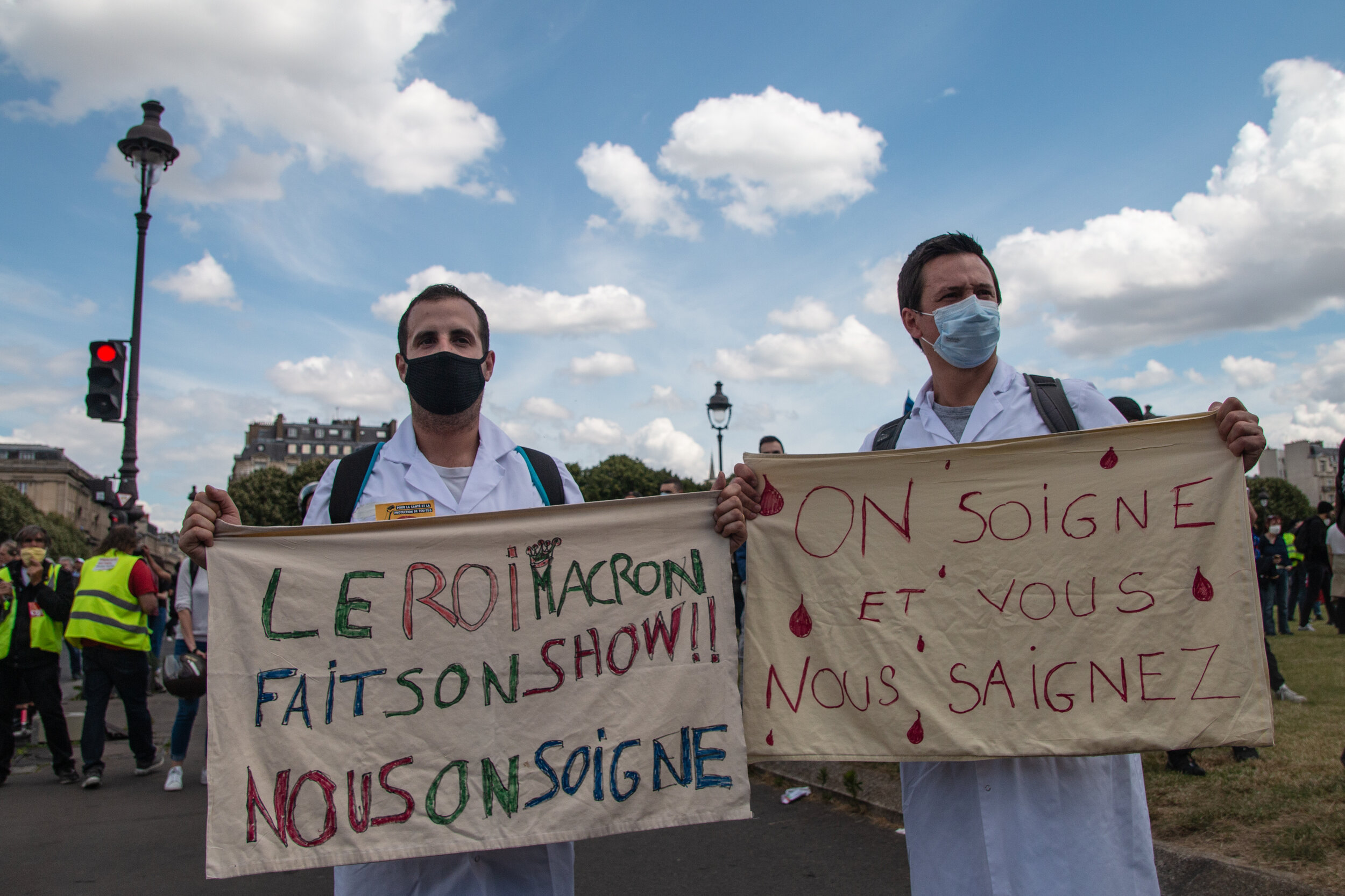 En janvier 2020, la vidéo d’un CRS faisant un croche-pied à une infirmière avait provoqué un tollé. La manifestation du 16 juin a aussi connu une fin houleuse.  ©Lameute - Kaveh