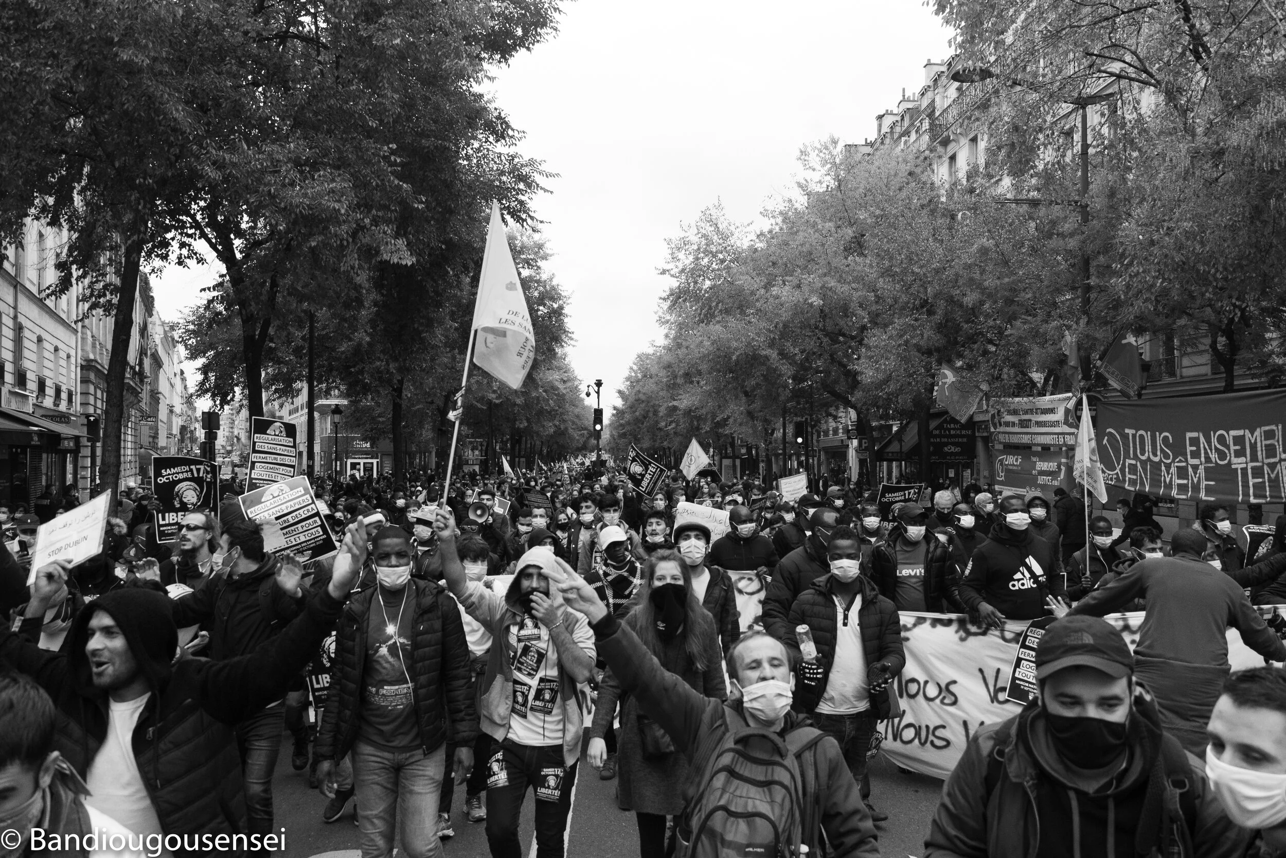 Marche nationale des sans-papiers à Paris : une marche, avant que le jour s’achève